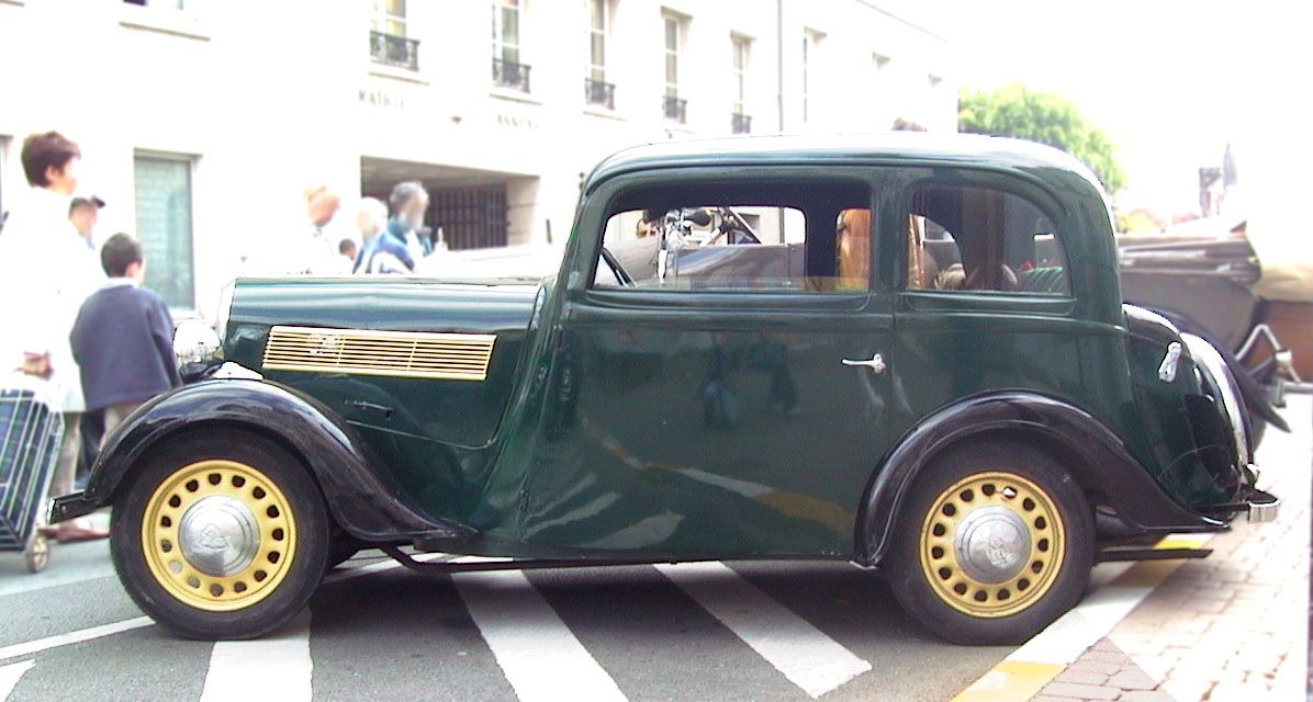 Dark green 1931 Rosengart LR4 coach two-door saloon, side profile view
