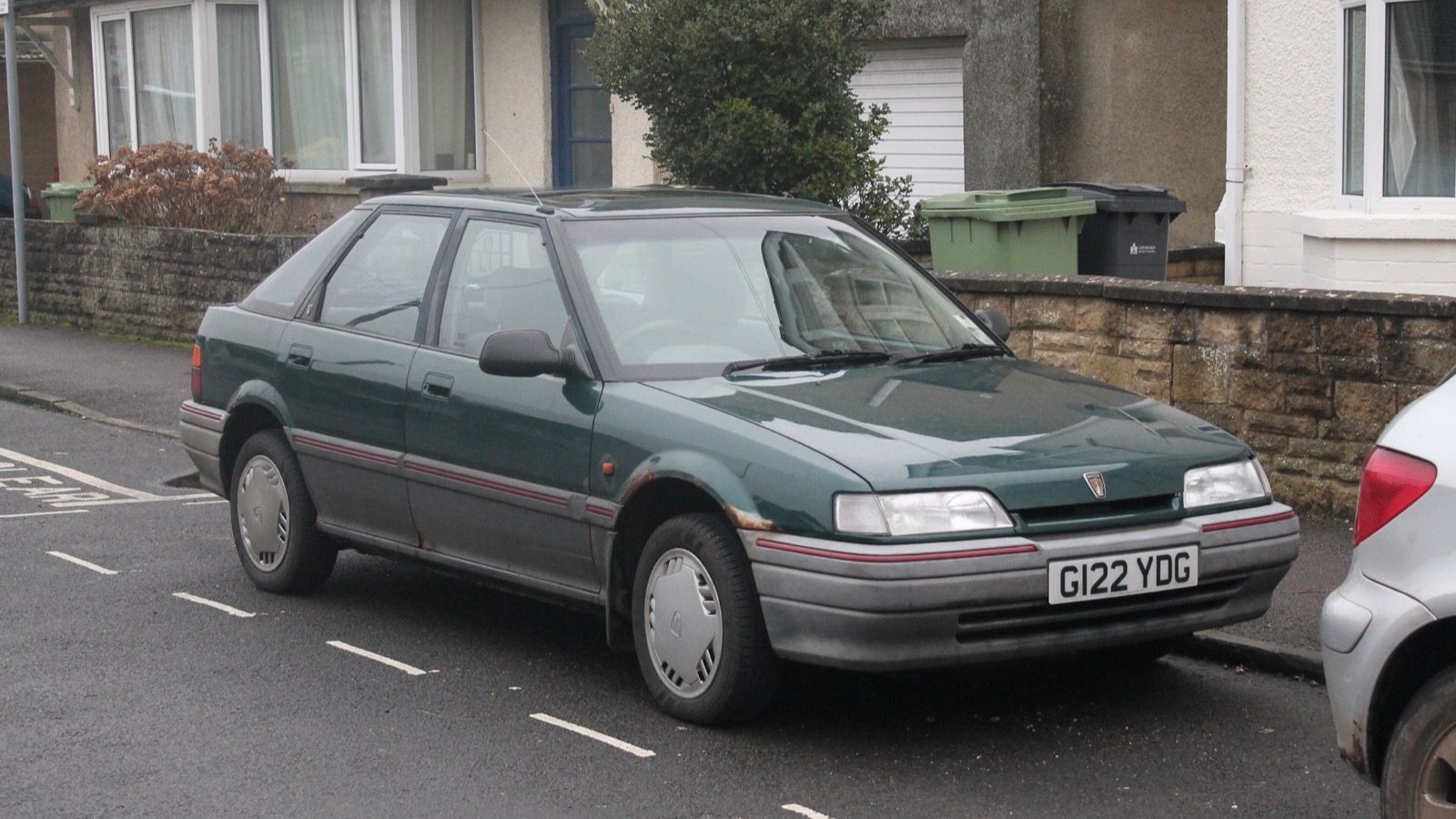 Red 1990 Rover 214 SLi (R8) hatchback, front three-quarter view