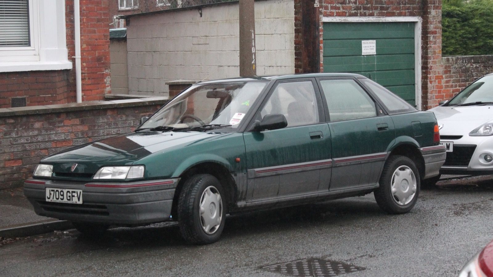 White 1991 Rover 214 Si (R8) hatchback, front three-quarter view