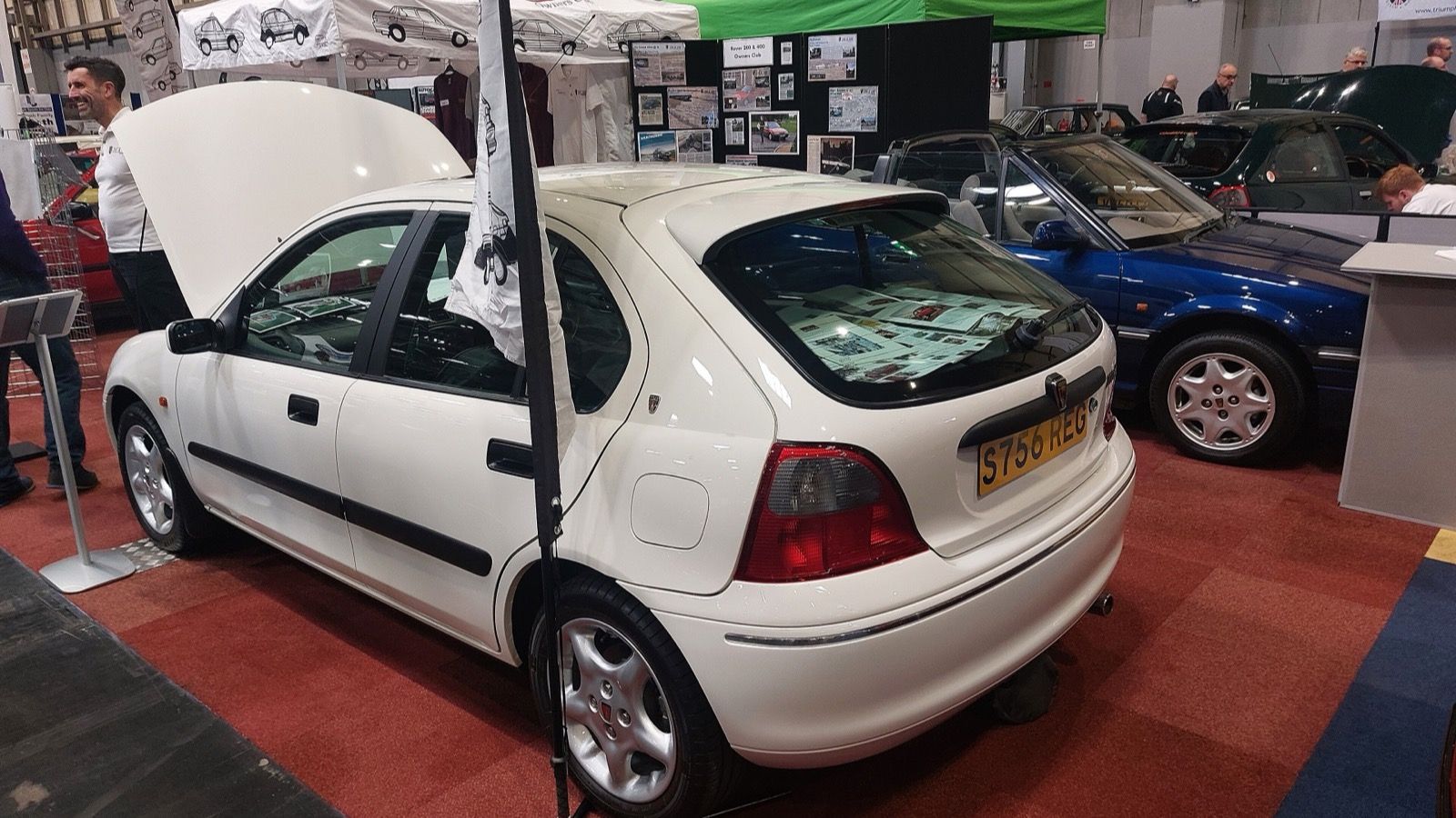 Yellow 1998 Rover 200 Vi (R3) hatchback, front three-quarter view