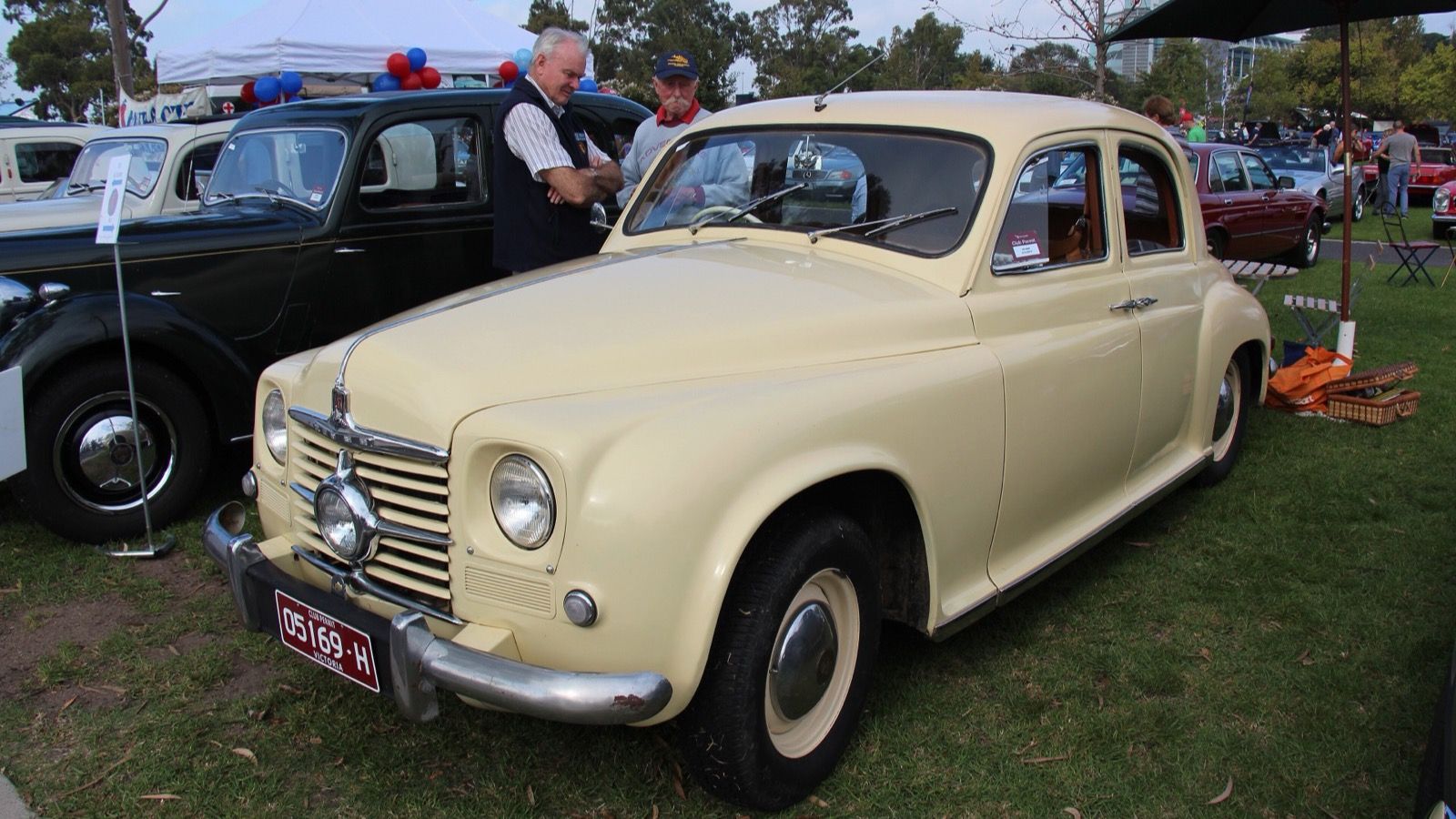 Grey 1951 Rover P4 75 saloon with central Cyclops fog lamp, front three-quarter view