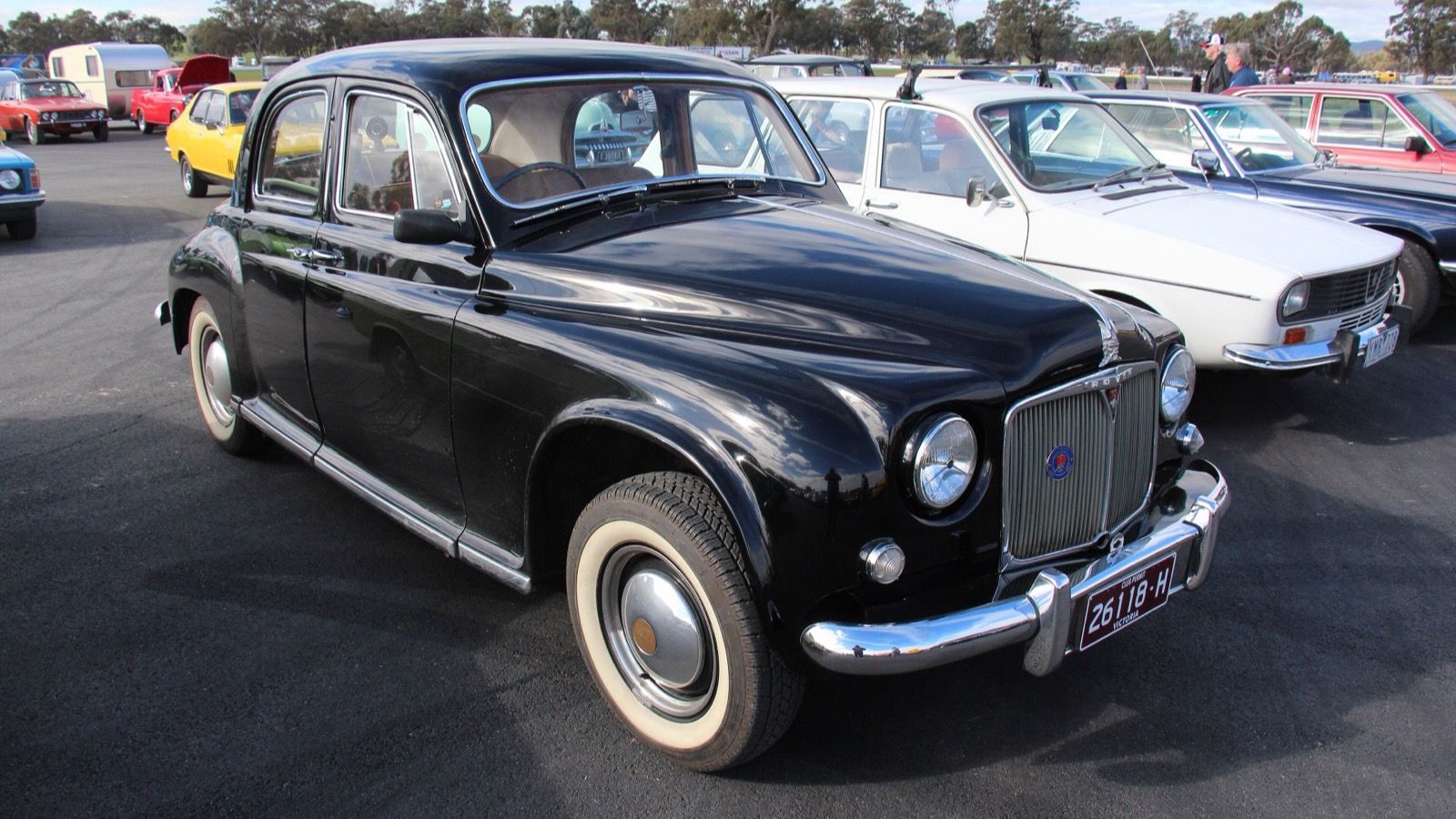 Maroon 1952 Rover P4 75 saloon, front three-quarter view
