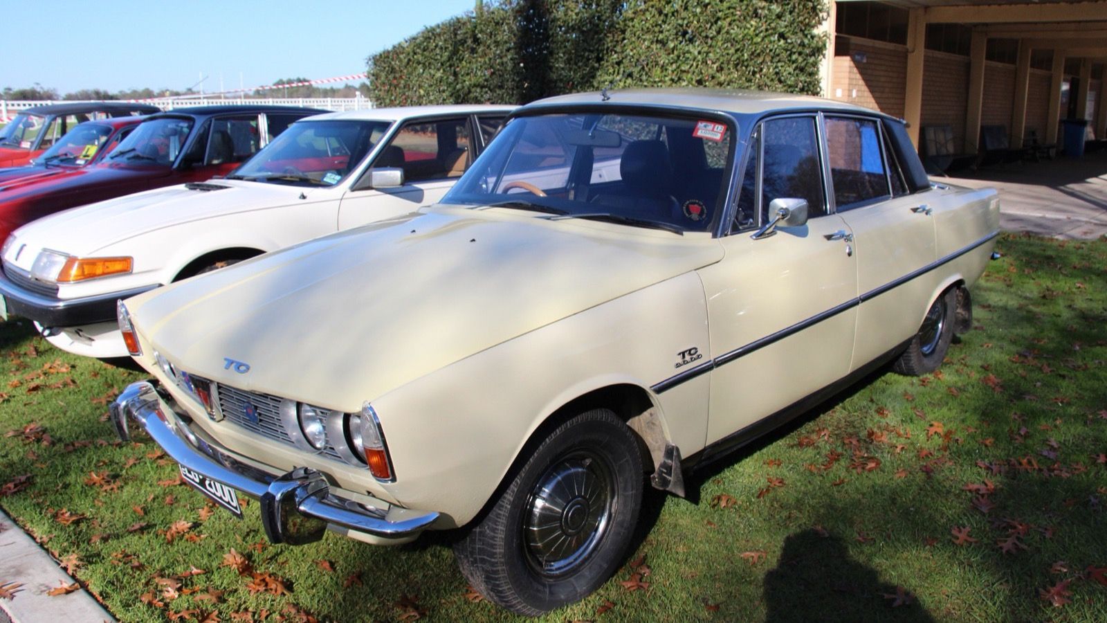 Maroon 1967 Rover 2000 TC (P6 Series I) saloon, front three-quarter view
