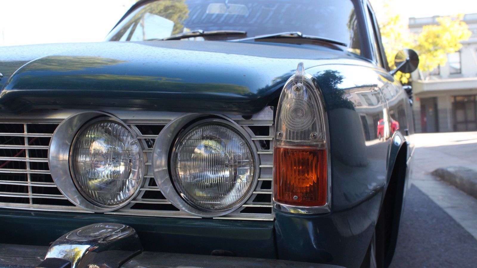 Green 1969 Rover 2000 TC (P6 Series I) saloon, front three-quarter view