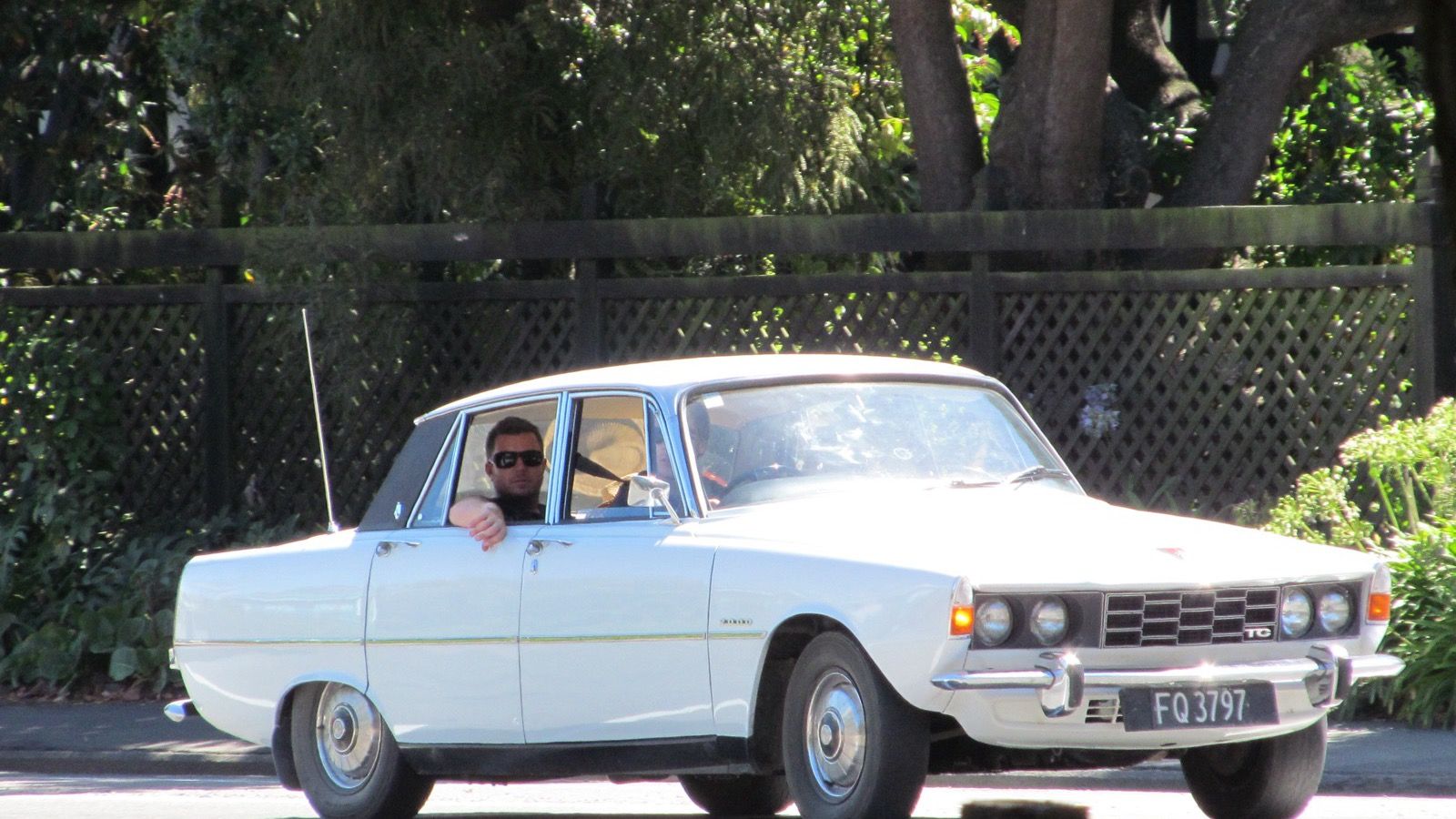 Green 1971 Rover 2000 TC (P6 Series II) saloon, front three-quarter view