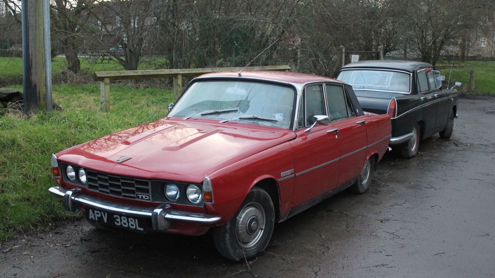 Blue 1972 Rover 2000 TC (P6 Series II) saloon, front three-quarter view