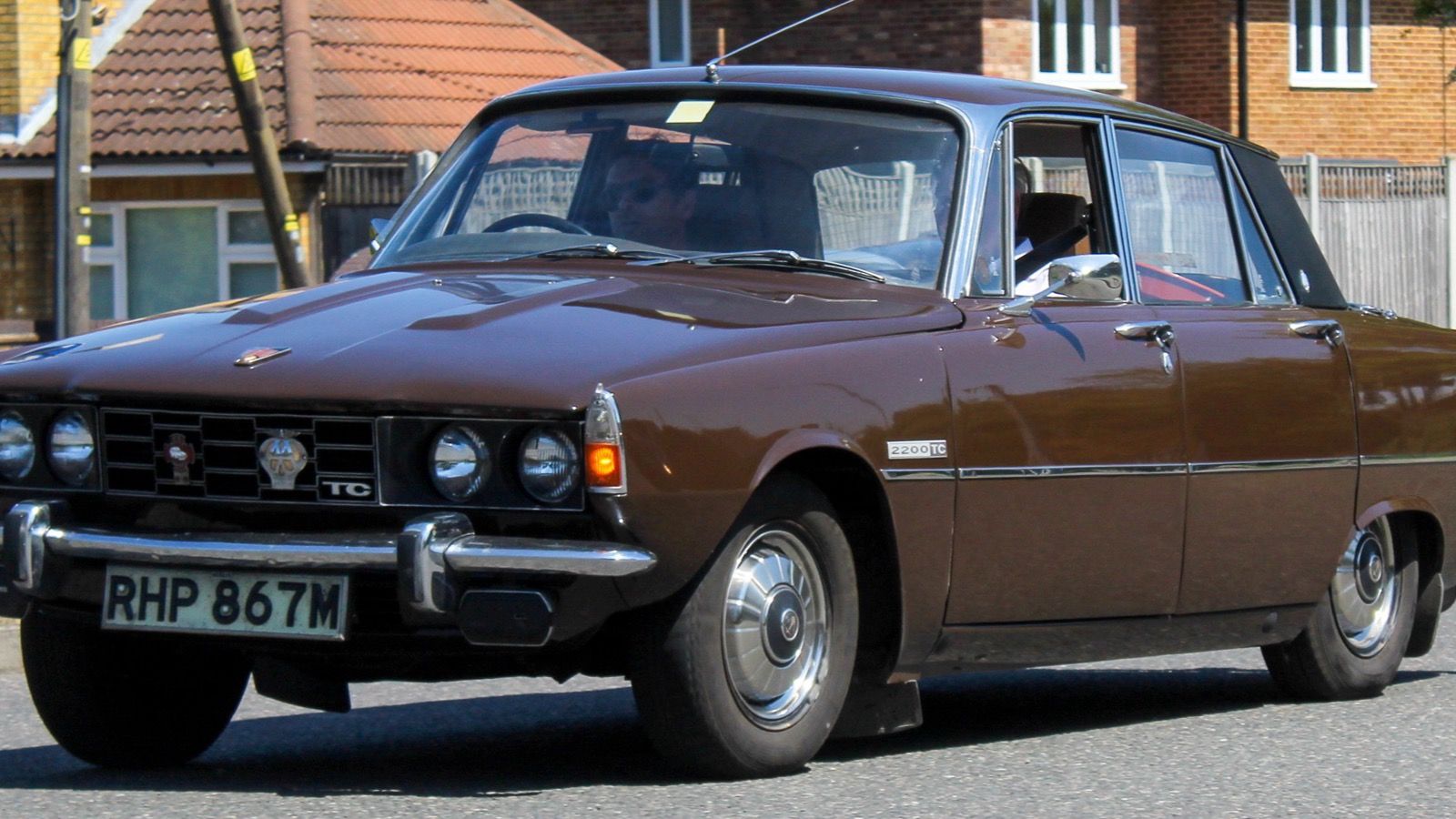 Silver 1974 Rover 2000 TC (P6 Series II) saloon, front three-quarter view