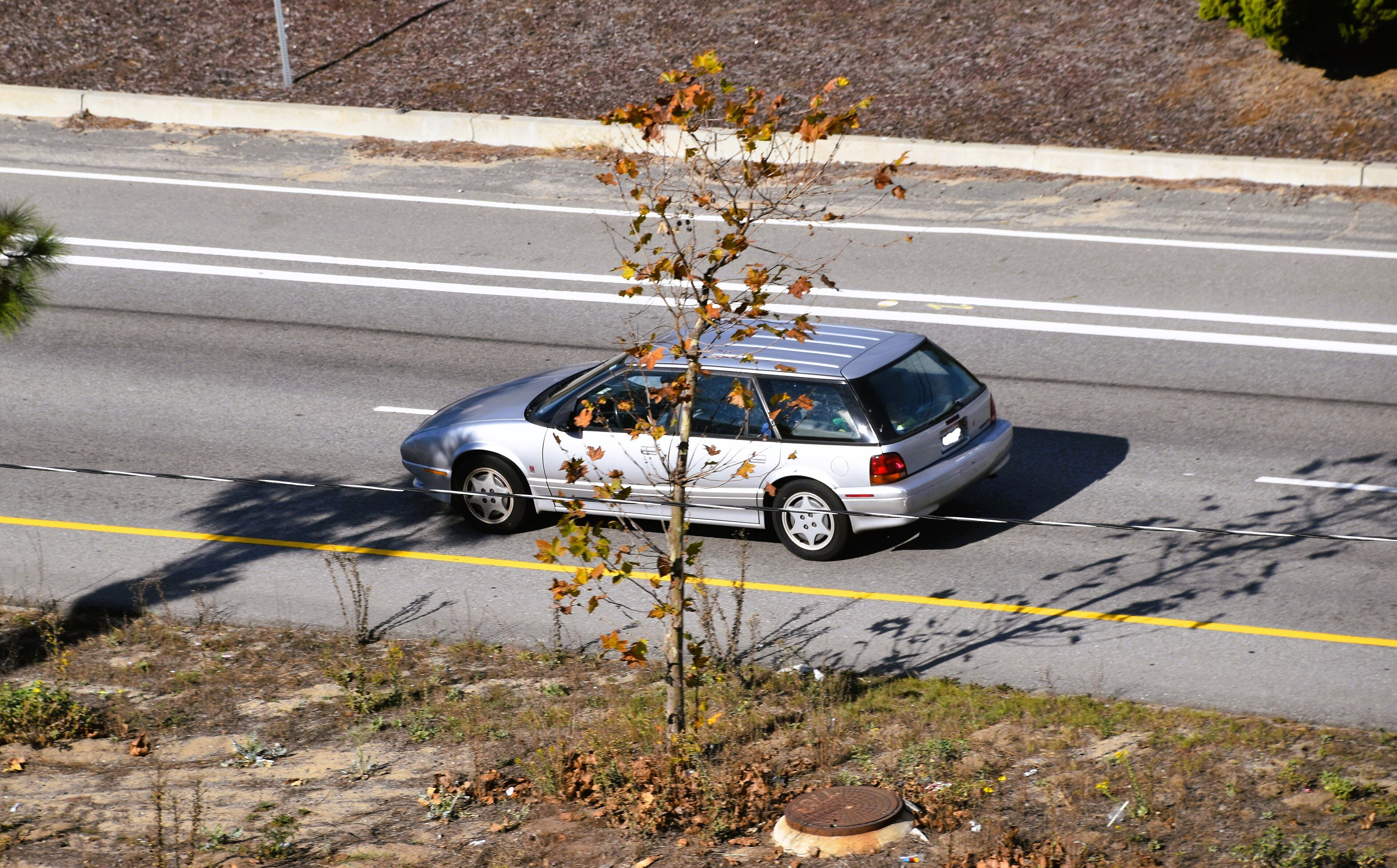 1993 Saturn SW2 station wagon, front three-quarter view