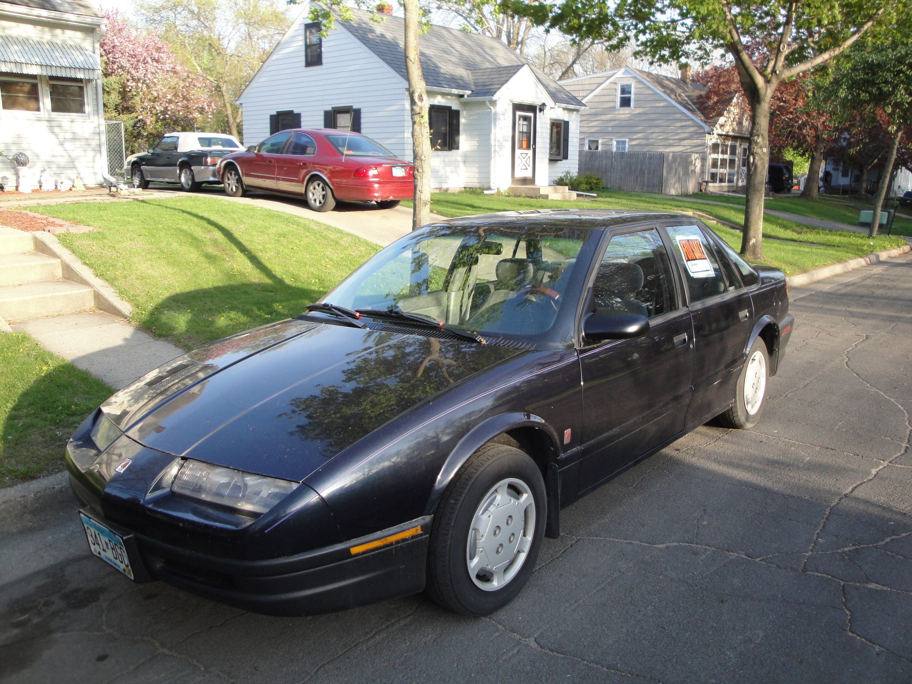 1996 Saturn SL2 sedan, front three-quarter view