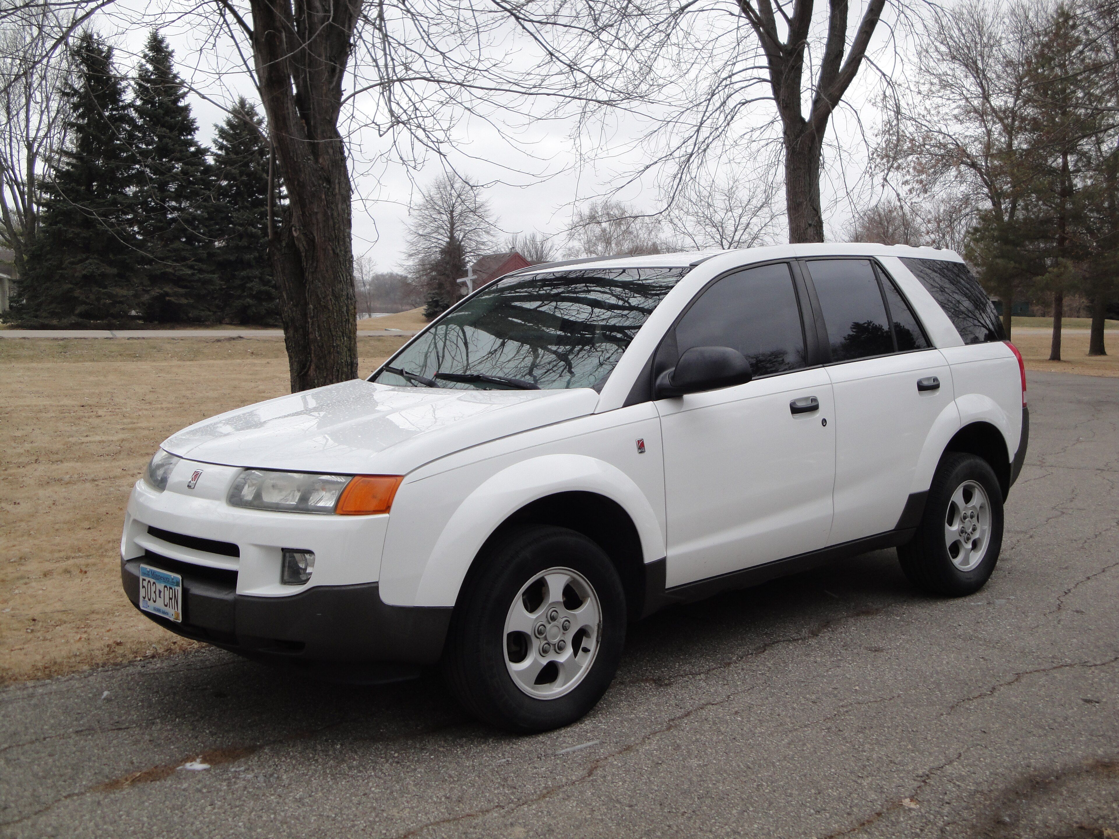 2003 Saturn Vue crossover, front three-quarter view