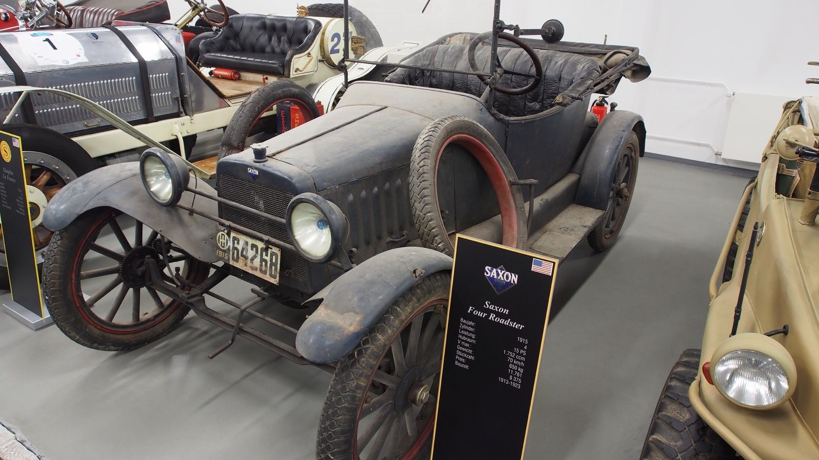 1915 Saxon four-cylinder roadster, front three-quarter view, on museum display