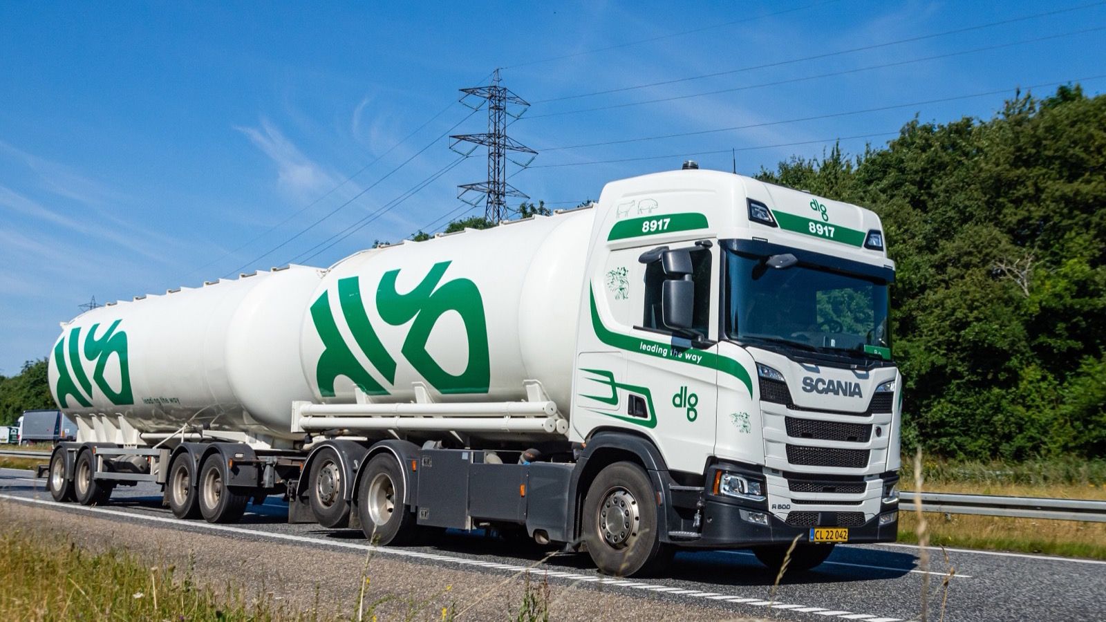 White New Generation Scania R 500 tanker tractor unit, front three-quarter view