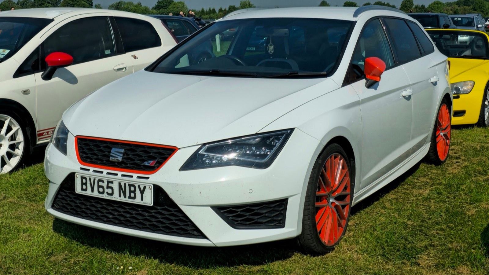 White 2015 SEAT León Mk3 ST Cupra estate, front three-quarter view
