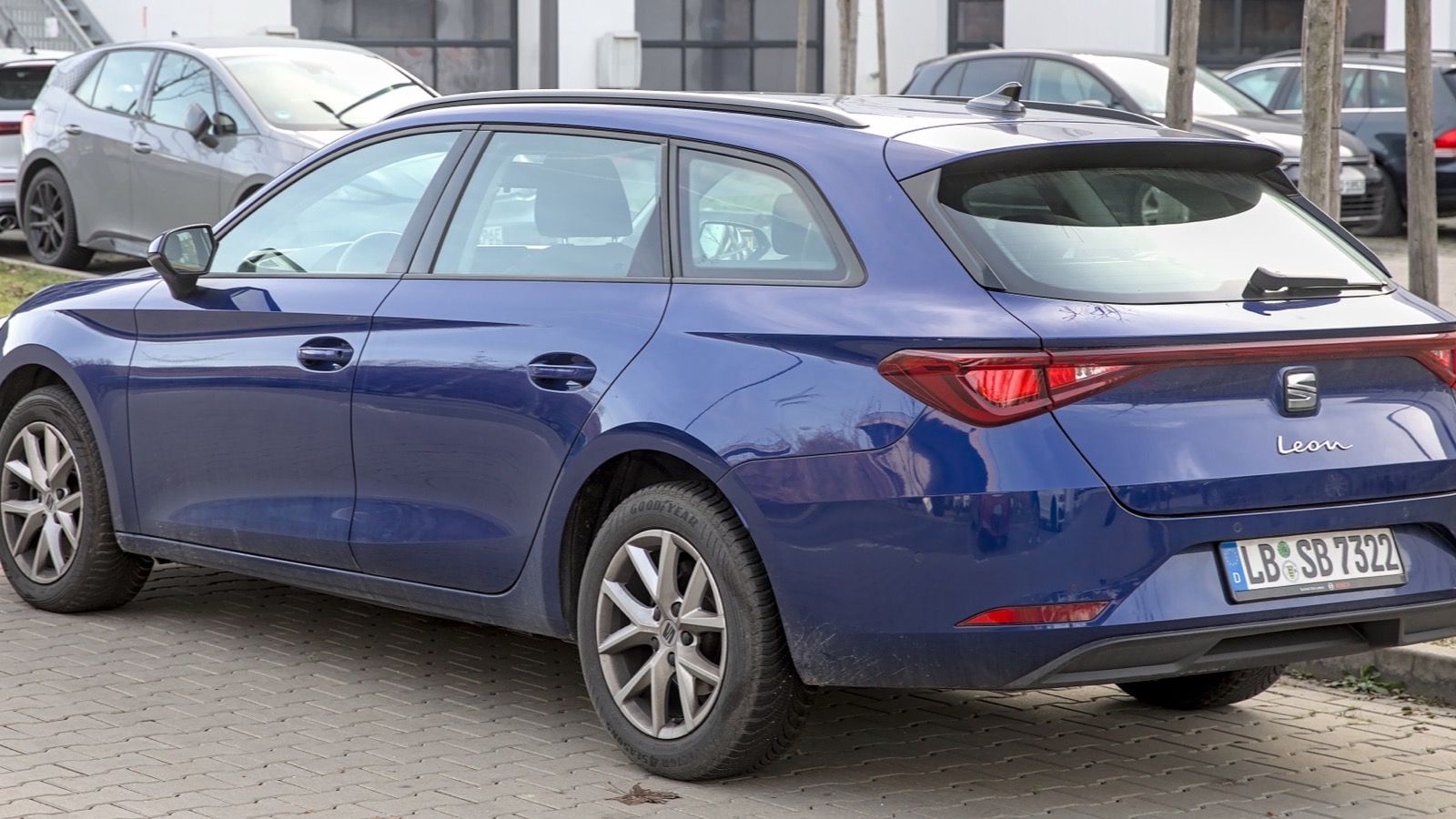 Blue SEAT León Mk4 (KL) ST estate, rear three-quarter view