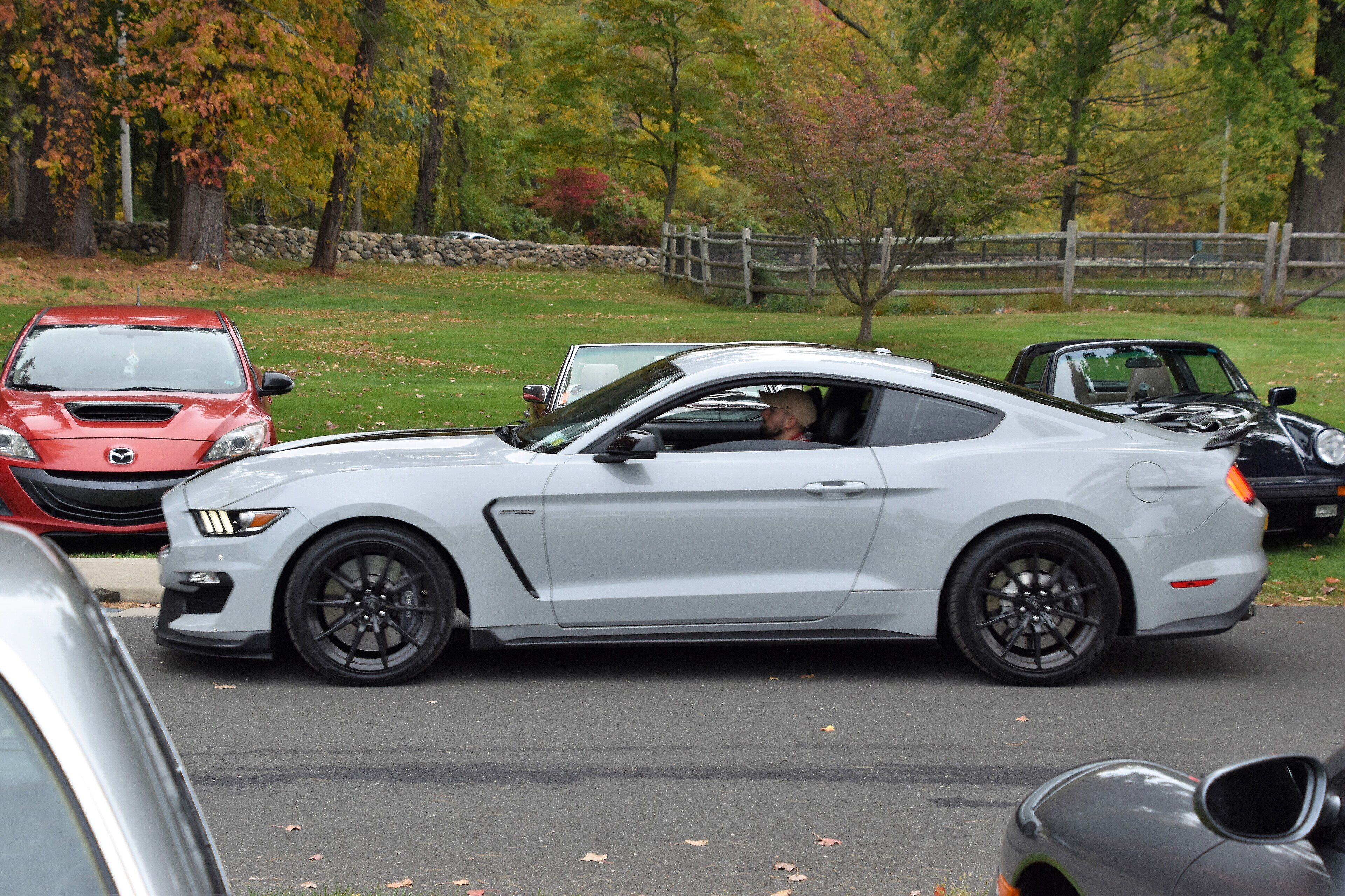 2016 Ford Mustang Shelby GT350 (S550), front three-quarter view