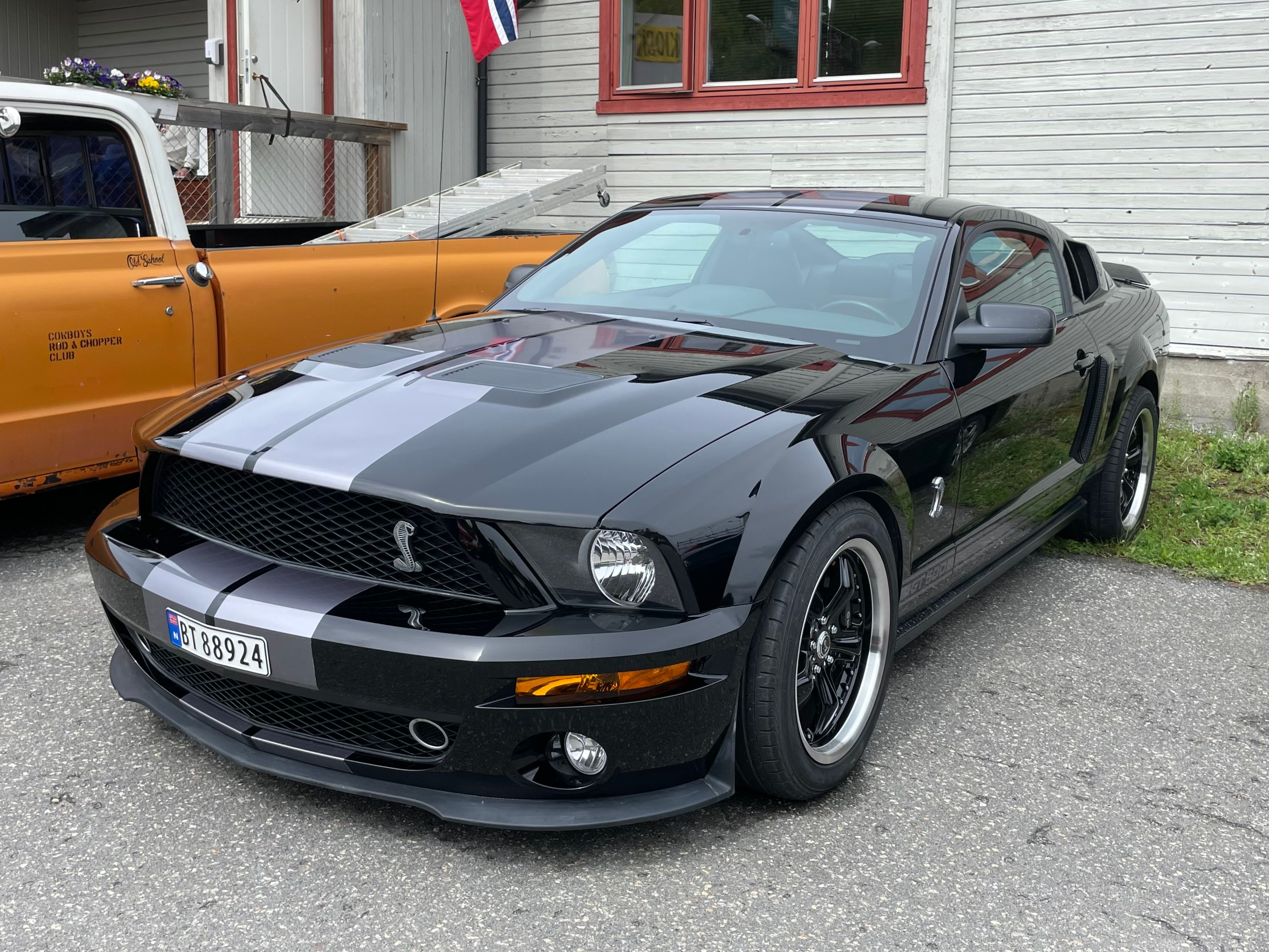 2007 Ford Mustang Shelby GT500 (S197), front three-quarter view