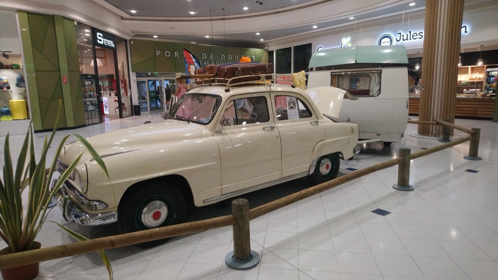 Simca Aronde 90A Deluxe saloon in cream, front three-quarter view