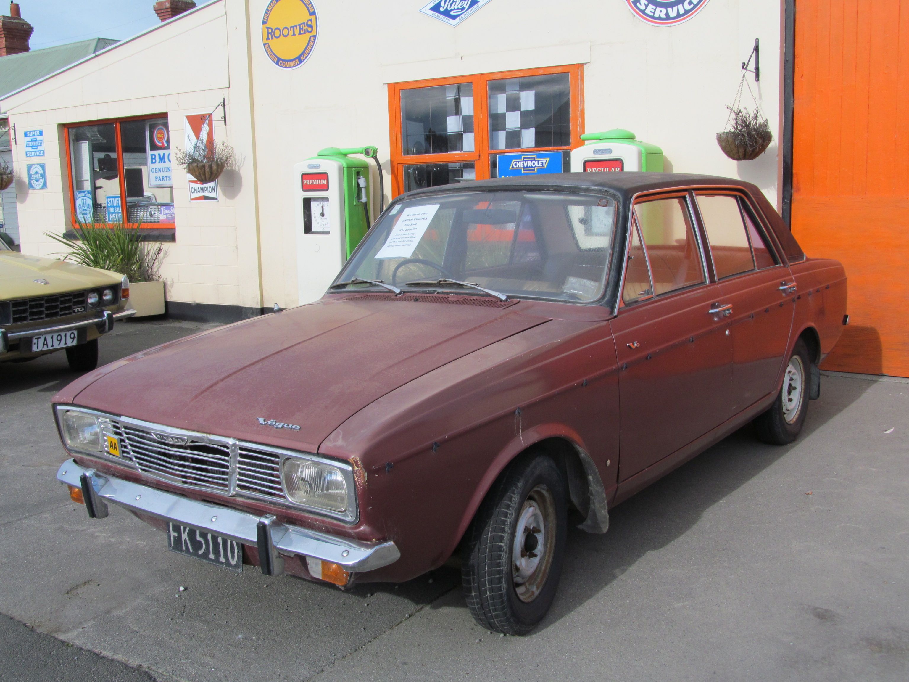 1970 Singer New Vogue saloon, front three-quarter view