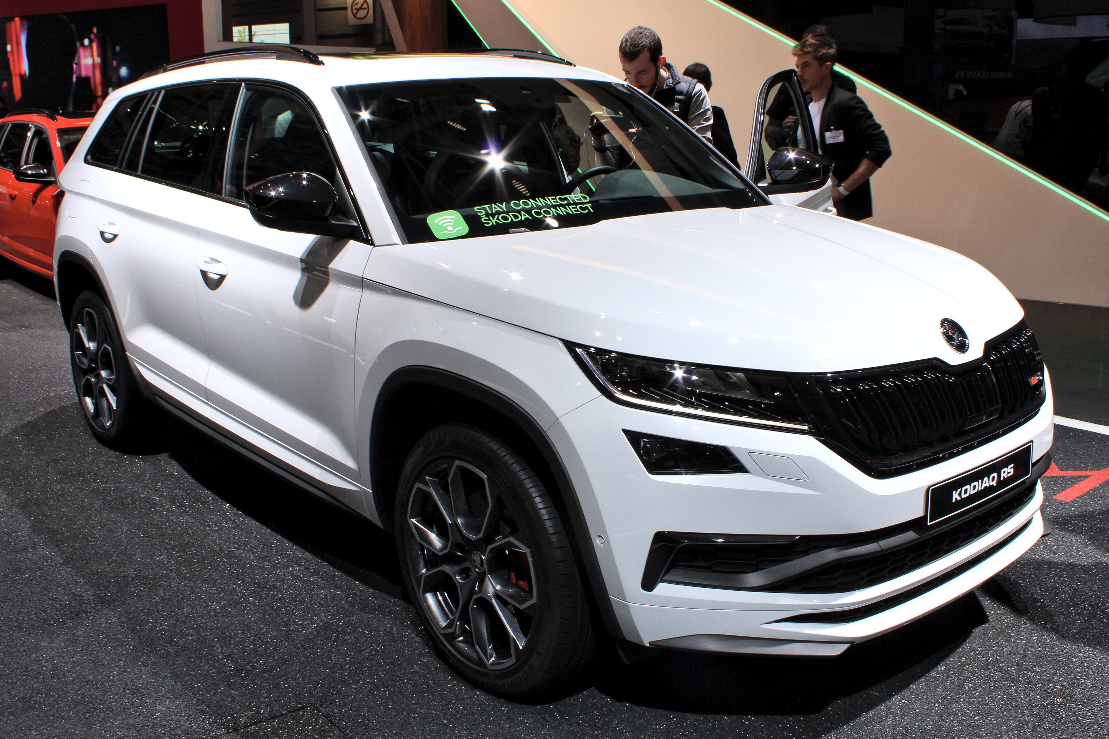 2018 Škoda Kodiaq RS SUV at the Paris Motor Show, front three-quarter view