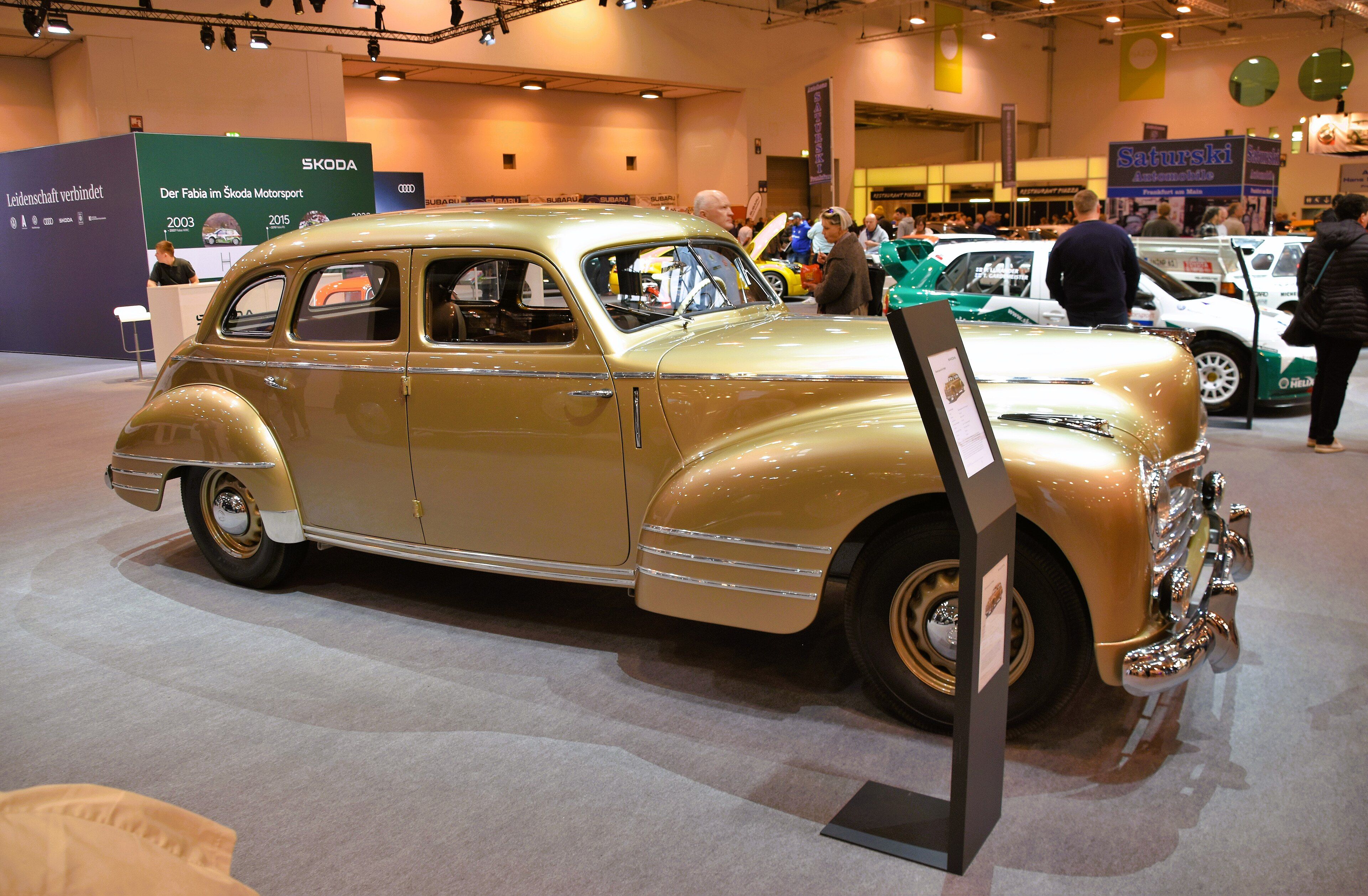 1948 Škoda Superb OHV saloon, front three-quarter view