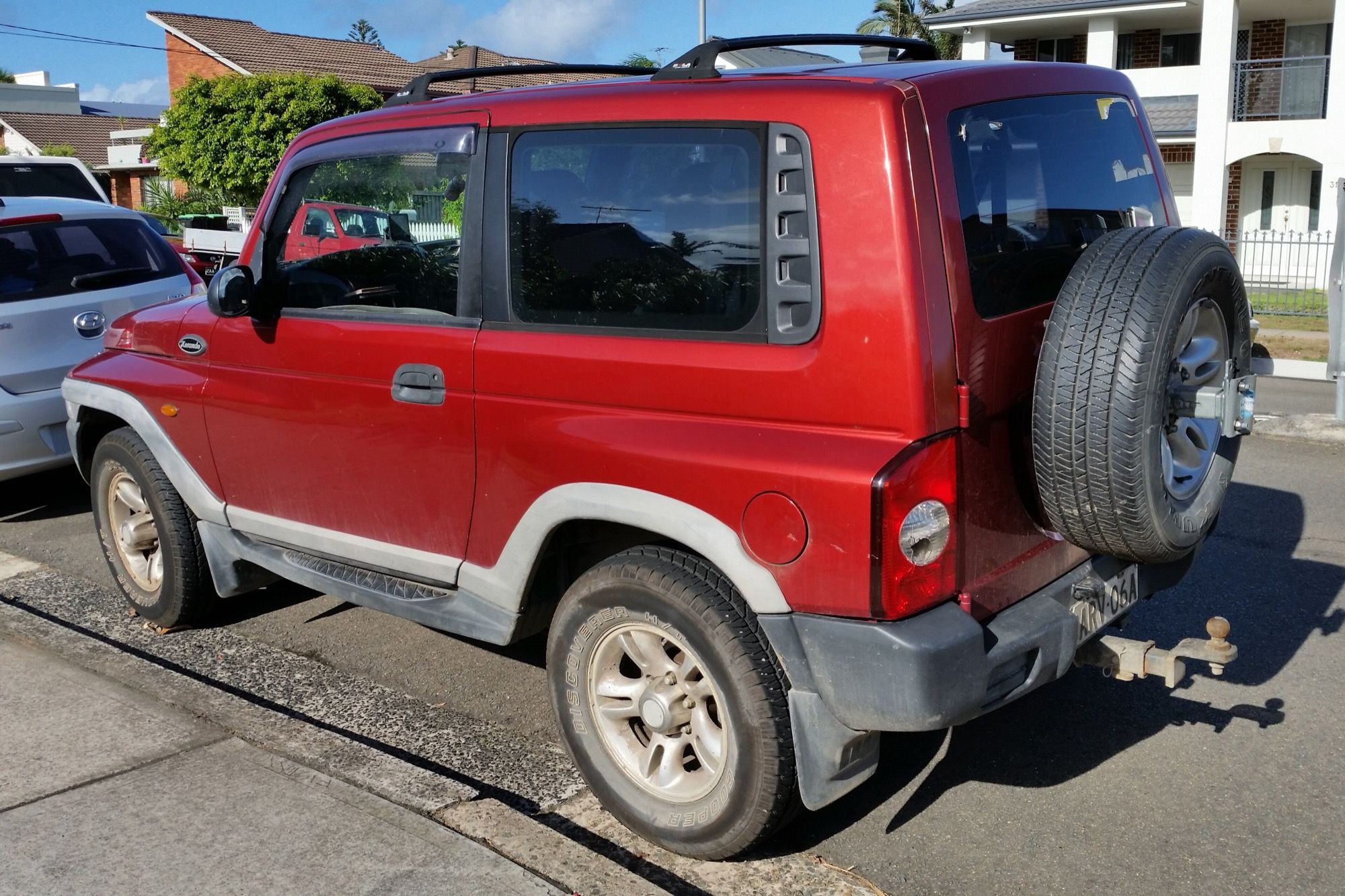2004 SsangYong Korando KJ hardtop, front three-quarter view