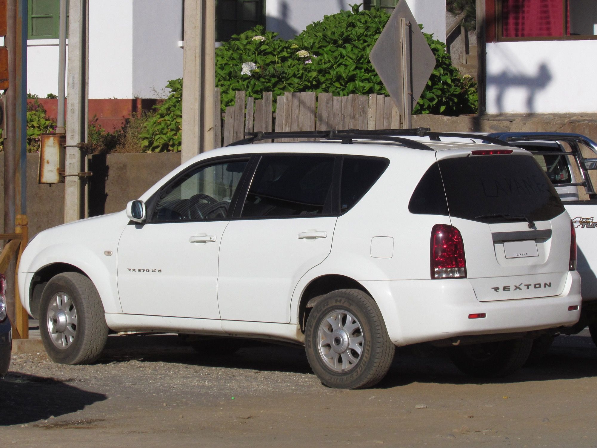 2006 SsangYong Rexton RX270 XDi, front three-quarter view