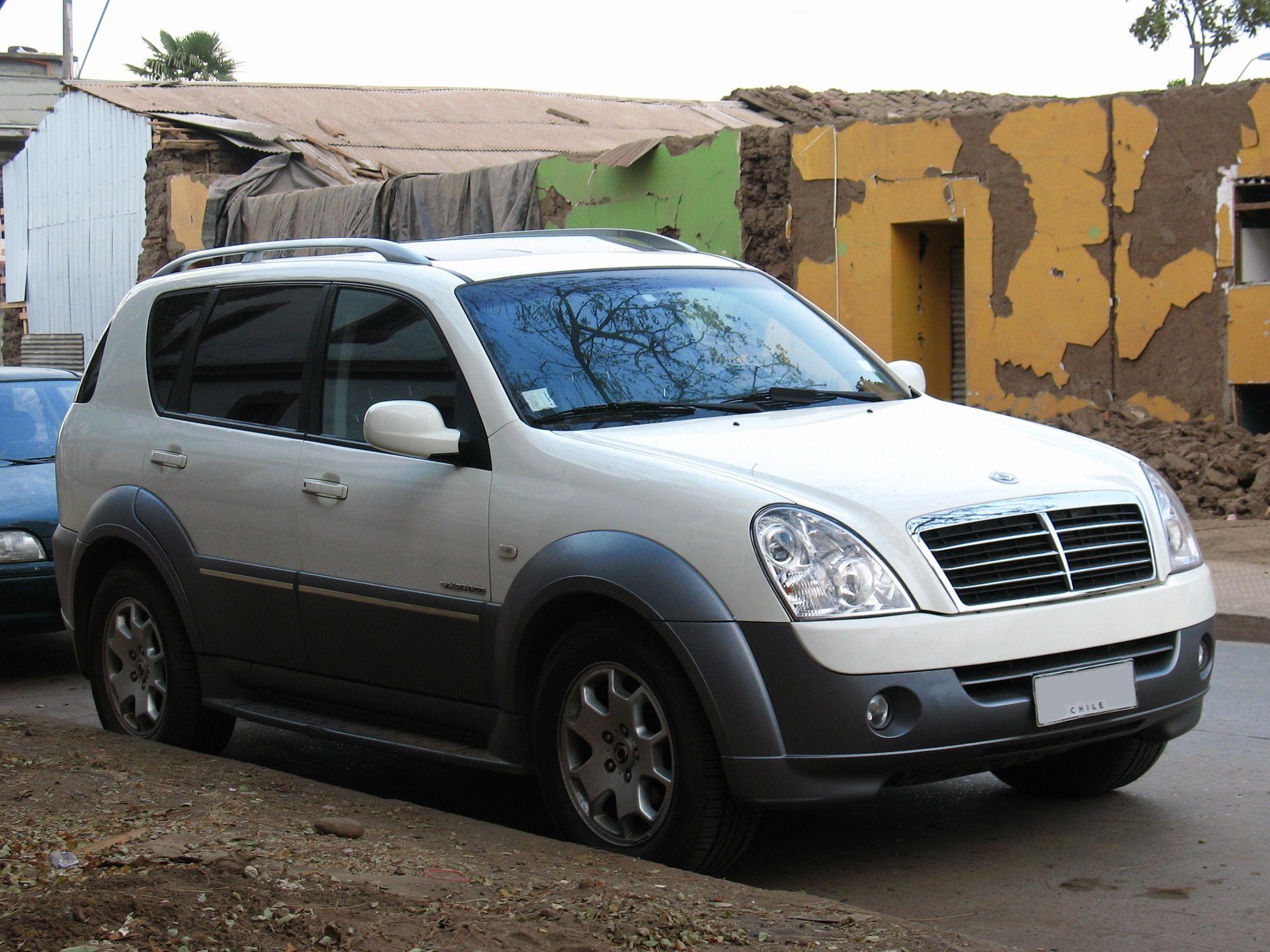 2007 SsangYong Rexton II RX270 XDi, front three-quarter view