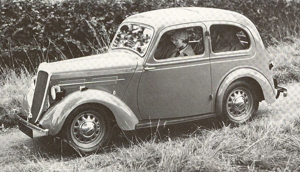 1937 Standard Flying Nine saloon, front three-quarter view