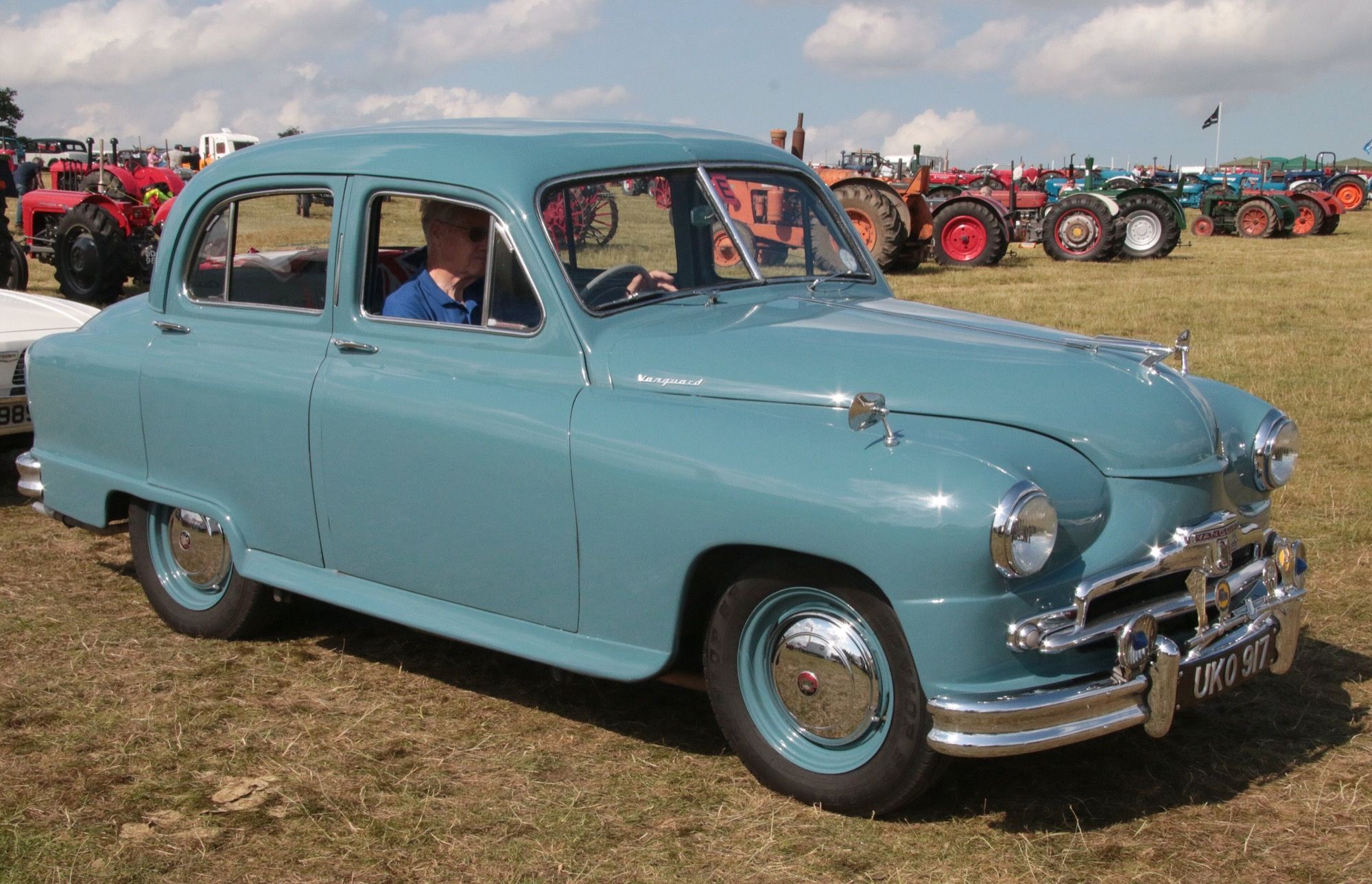 Standard Vanguard Phase II notchback saloon, front three-quarter view