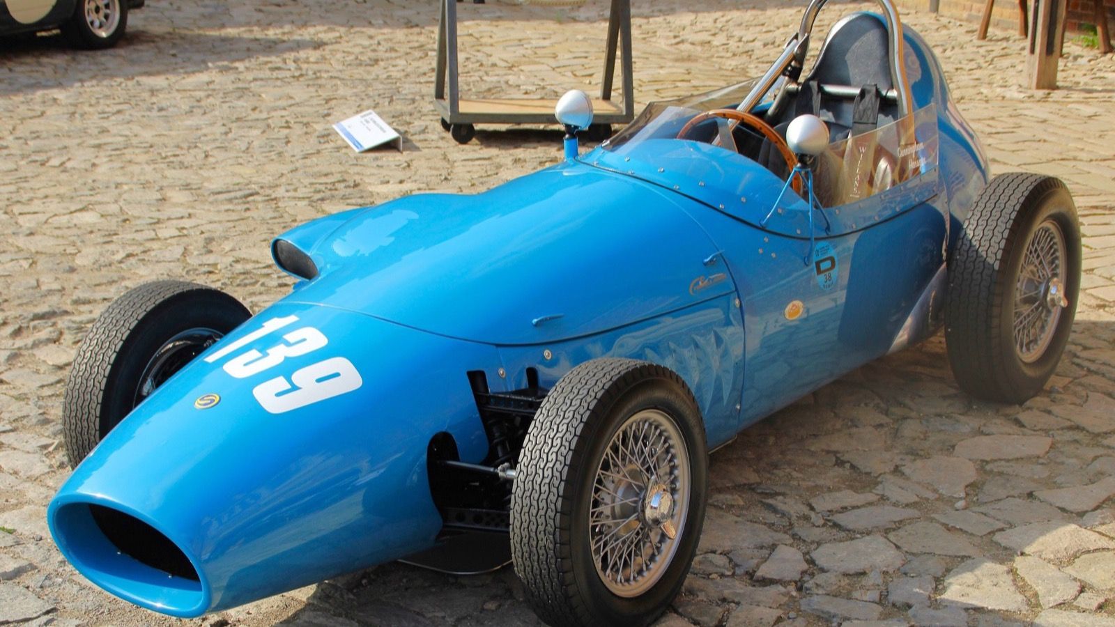 Blue Stanguellini Formula Junior single-seater number 139, front three-quarter view