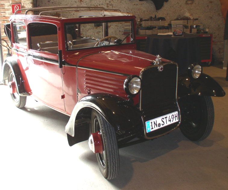Red 1932 Stoewer V5 with black fenders, front three-quarter view