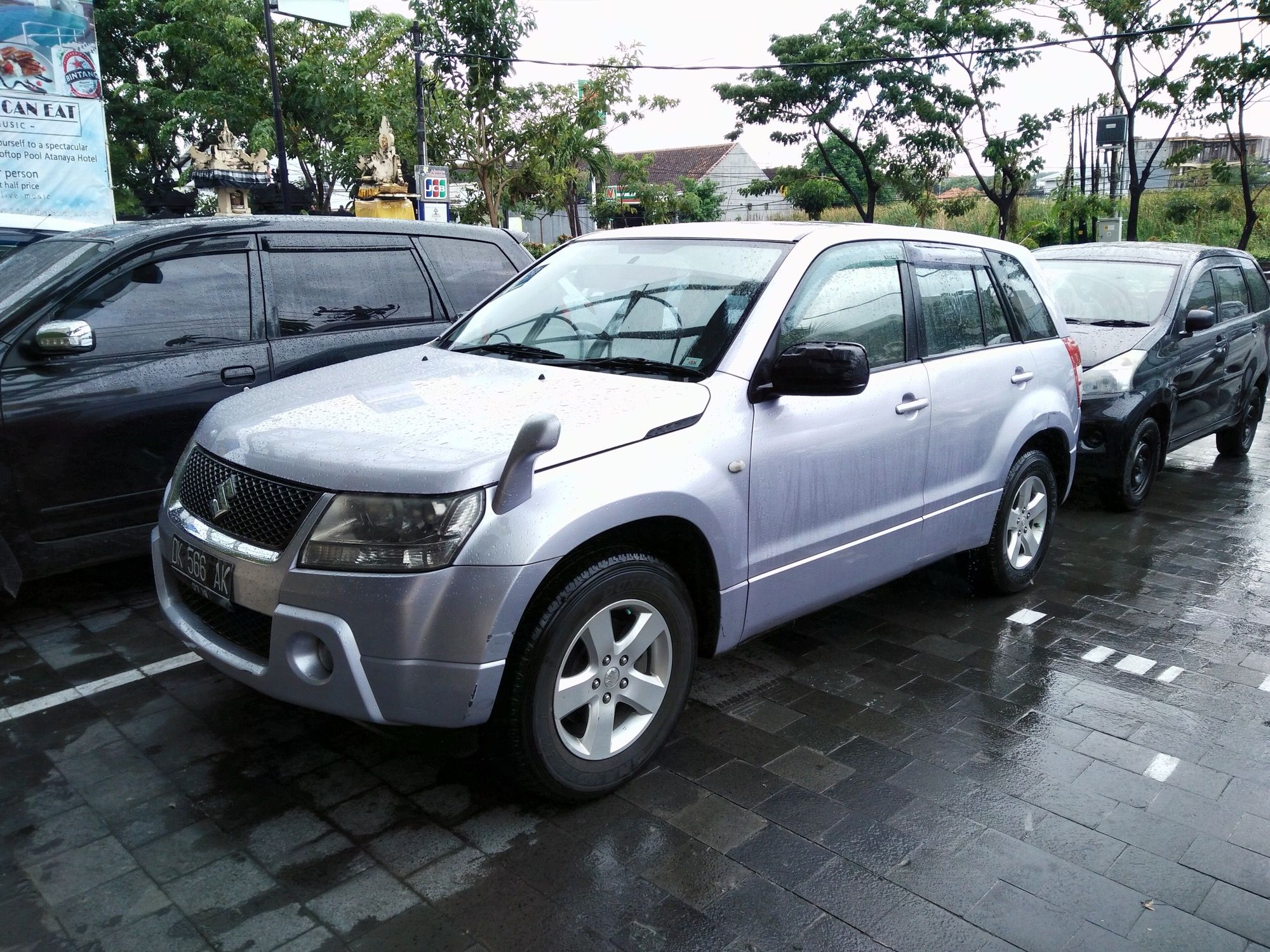 2008 Suzuki Grand Vitara in Kuta, front three-quarter view