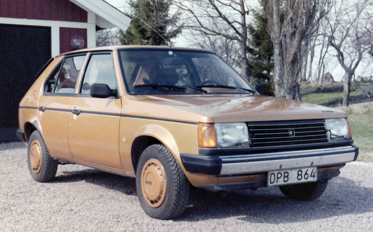 Gold 1979 Simca Chrysler Horizon GLS, front three-quarter view
