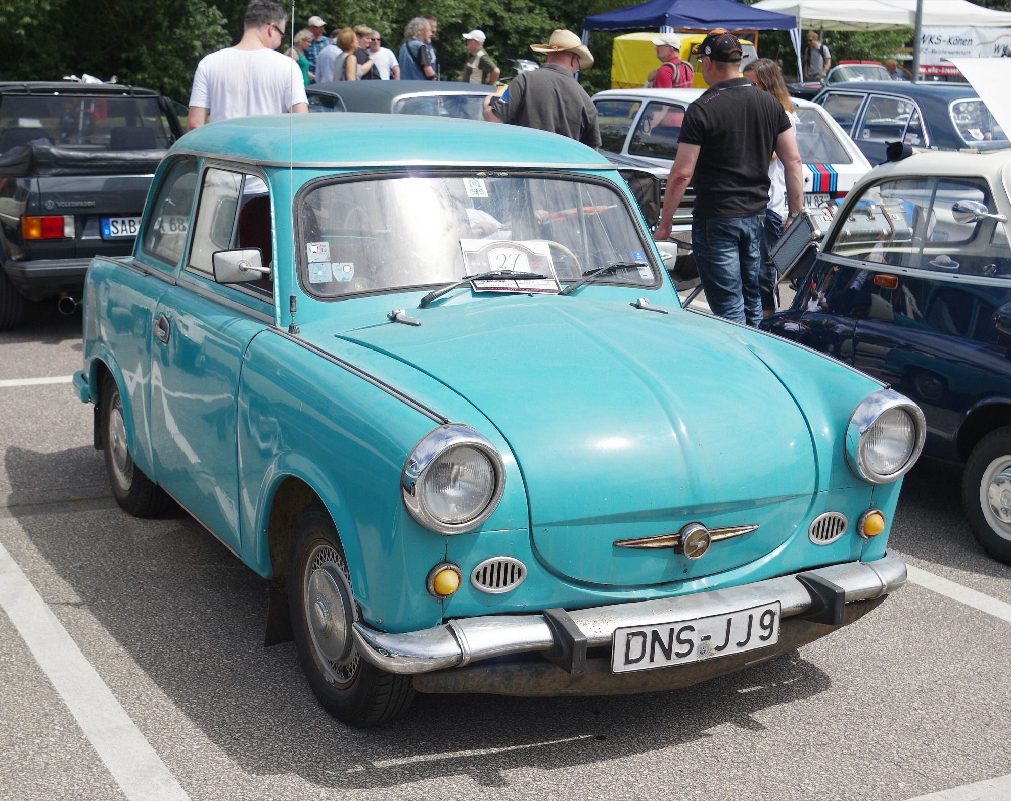 Turquoise Trabant 500 (P50) two-door saloon, front three-quarter view