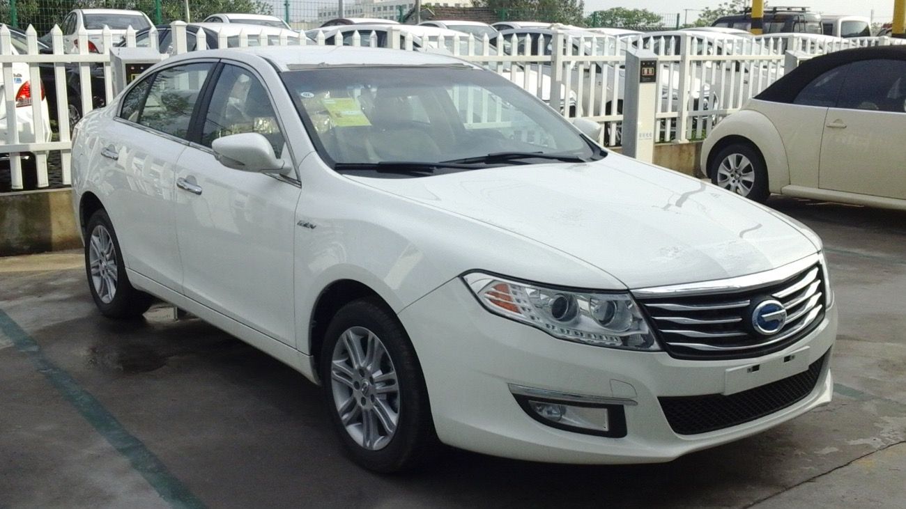 White 2016 Trumpchi GA5 REV sedan, front three-quarter view