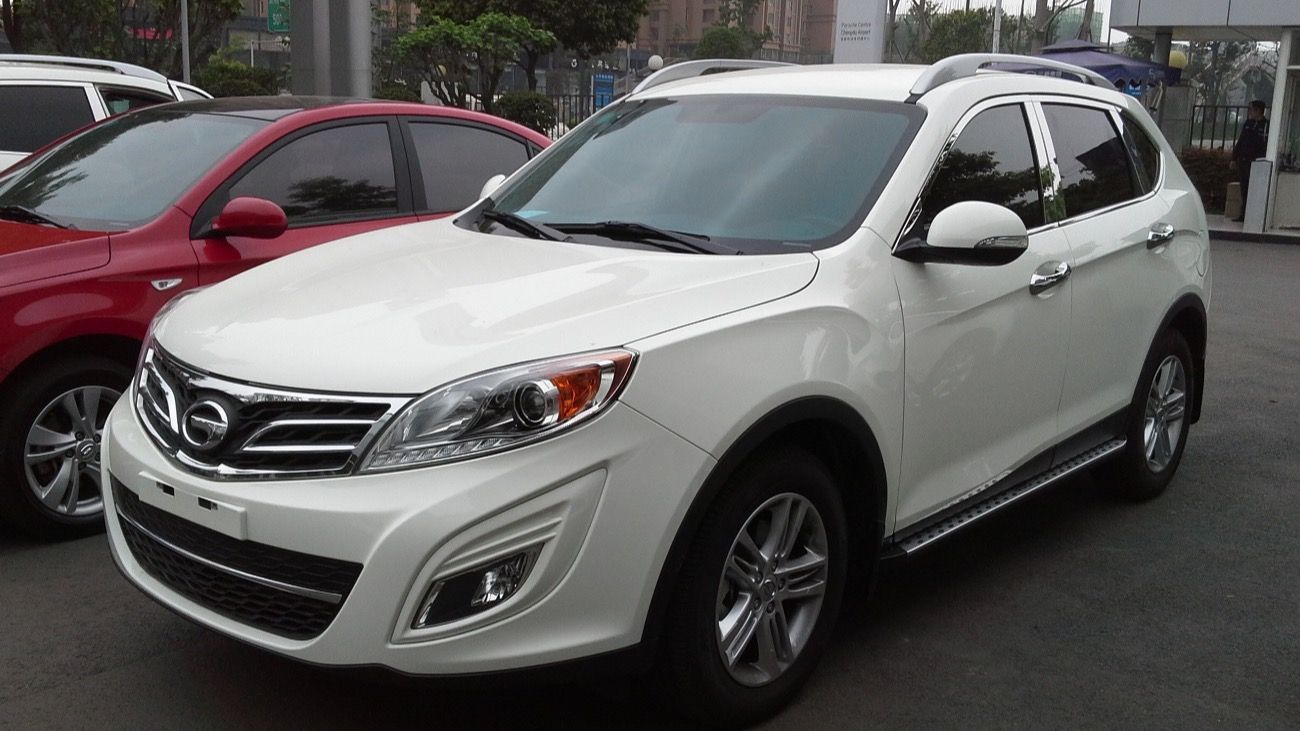 White 2014 Trumpchi GS5 SUV, front three-quarter view