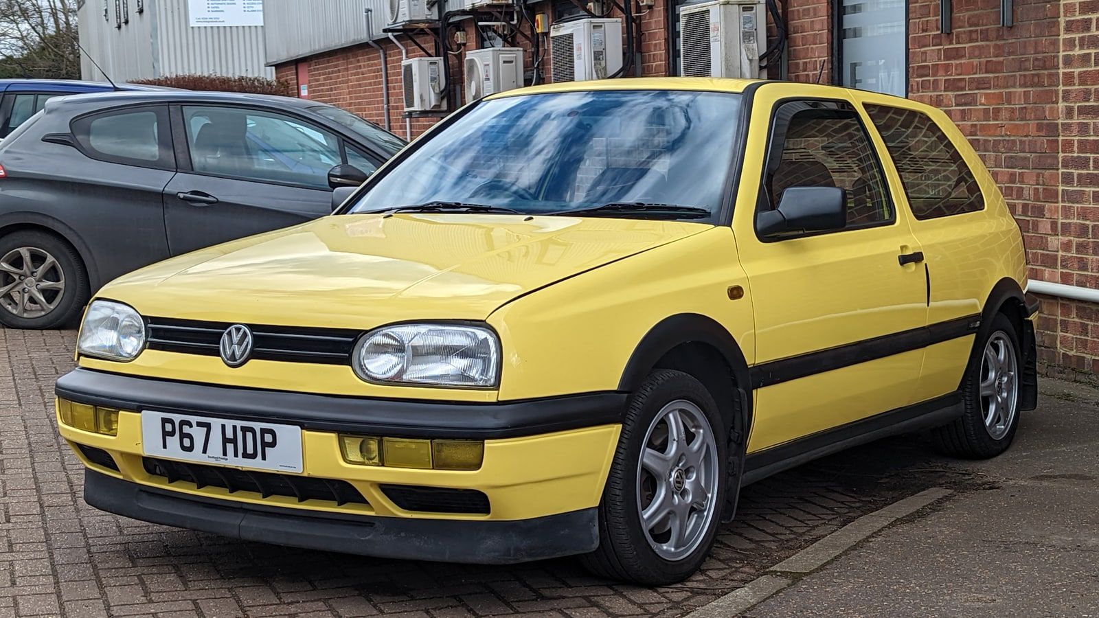 1997 Volkswagen Golf — exterior view