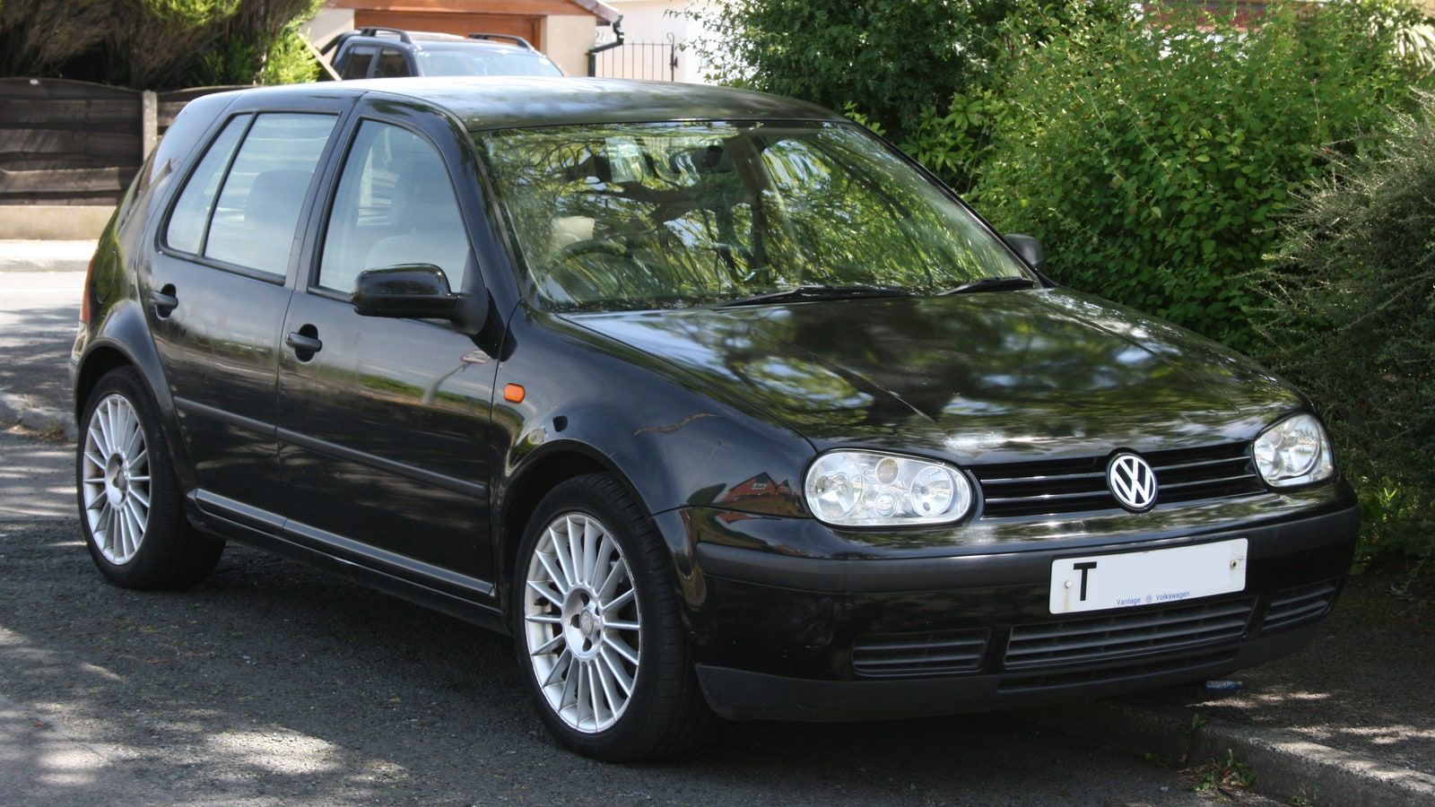 1999 Volkswagen Golf — exterior view