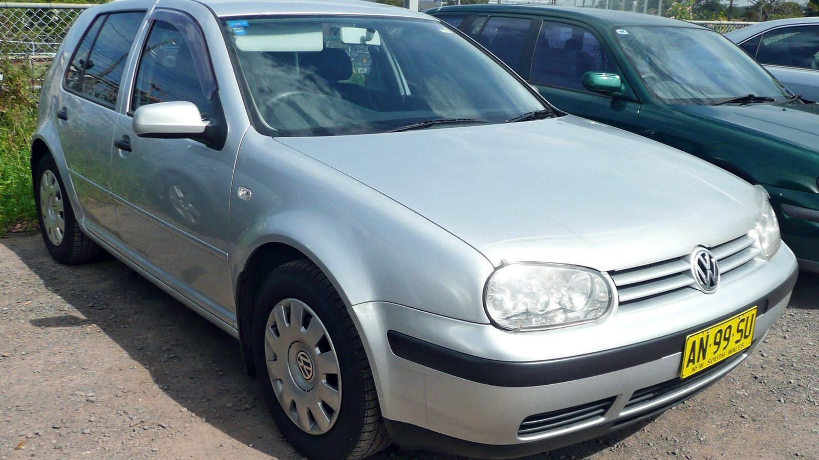 2001 Volkswagen Golf — exterior view