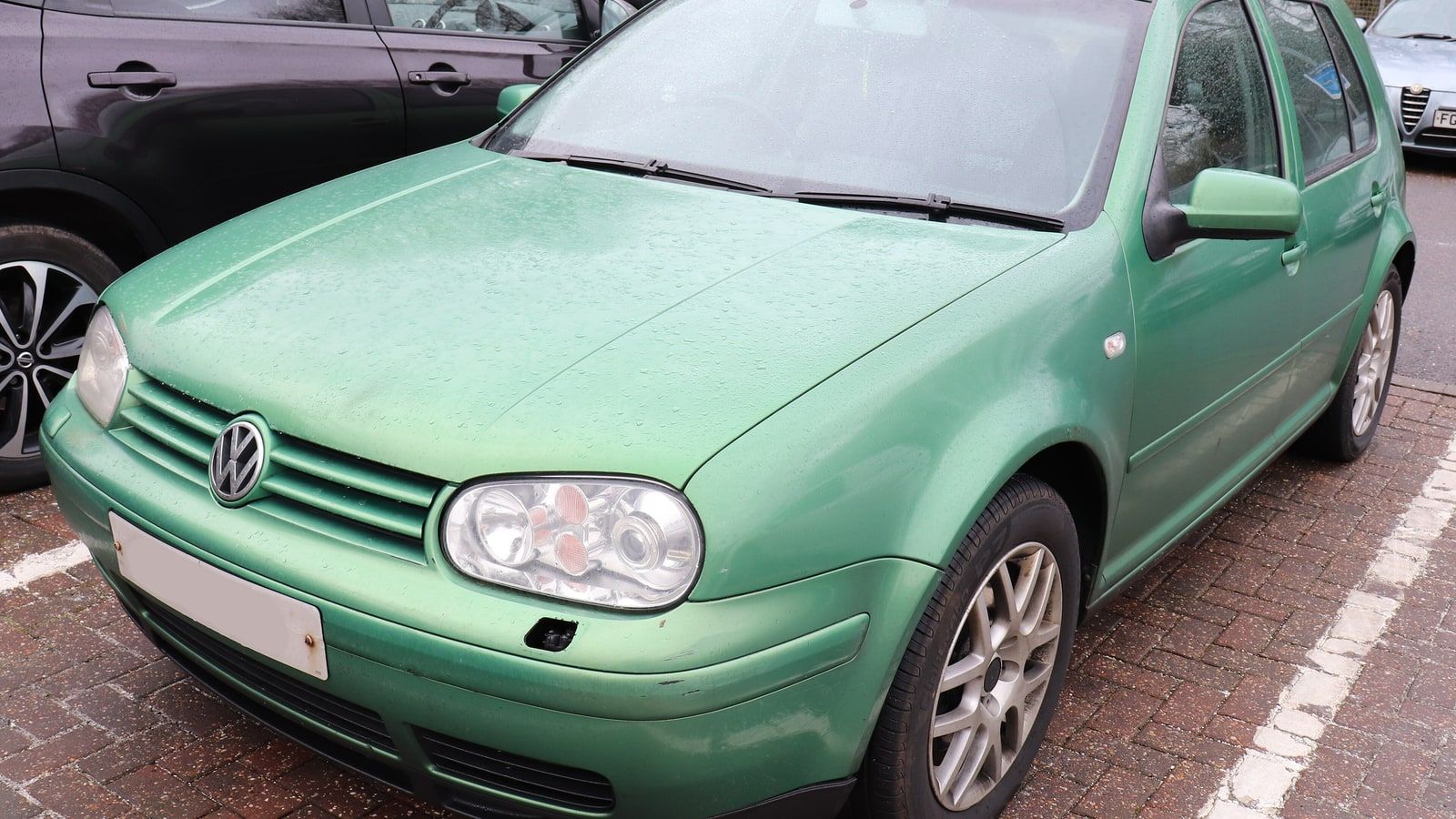 2002 Volkswagen Golf — exterior view