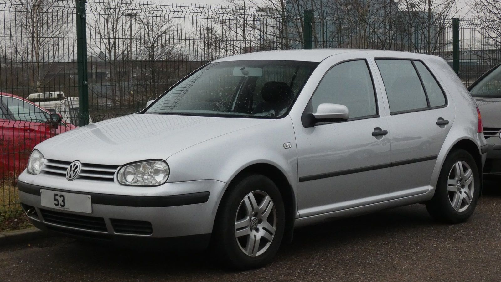 2003 Volkswagen Golf — exterior view