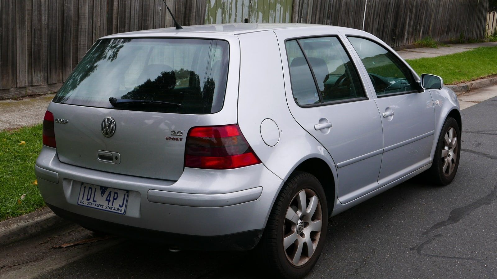 2004 Volkswagen Golf — exterior view