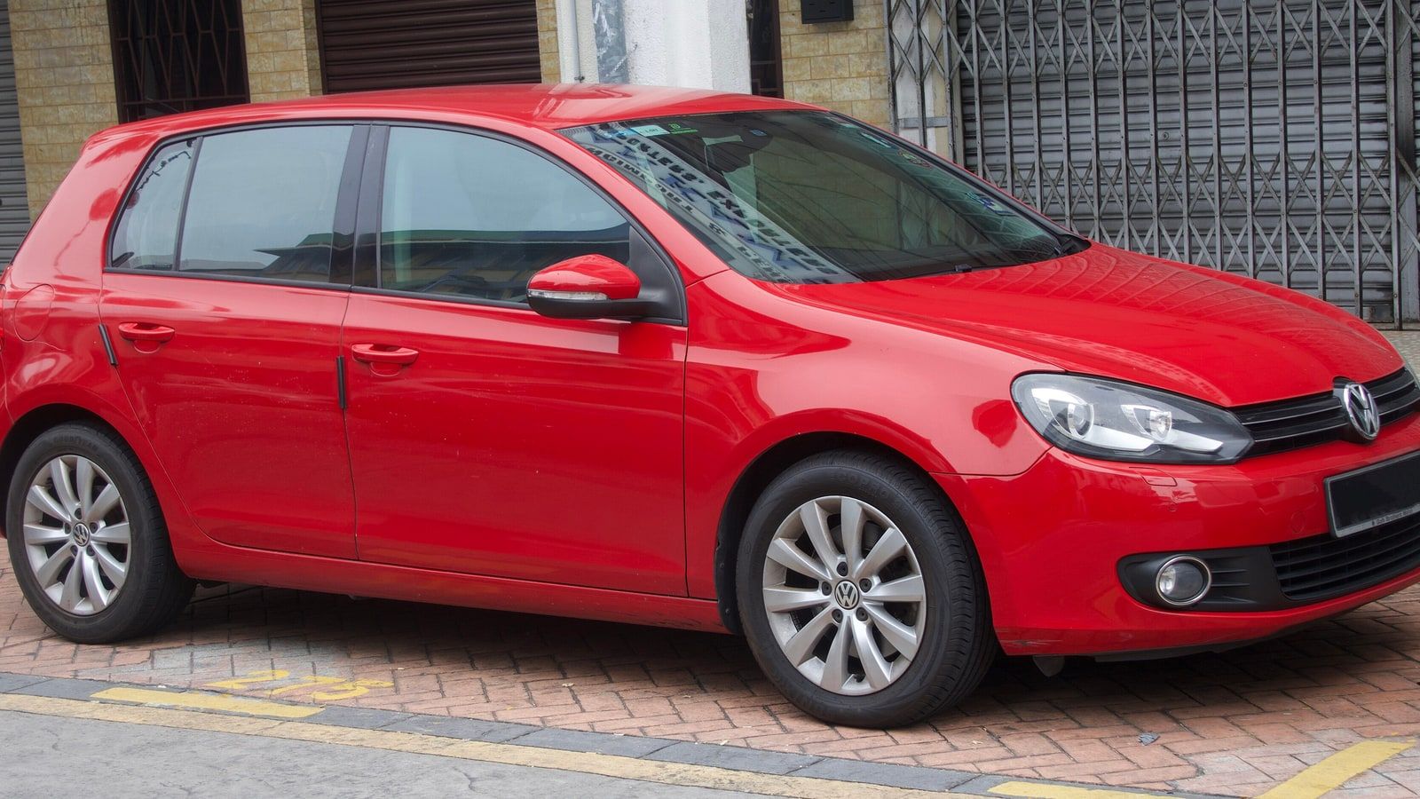 2012 Volkswagen Golf — exterior view