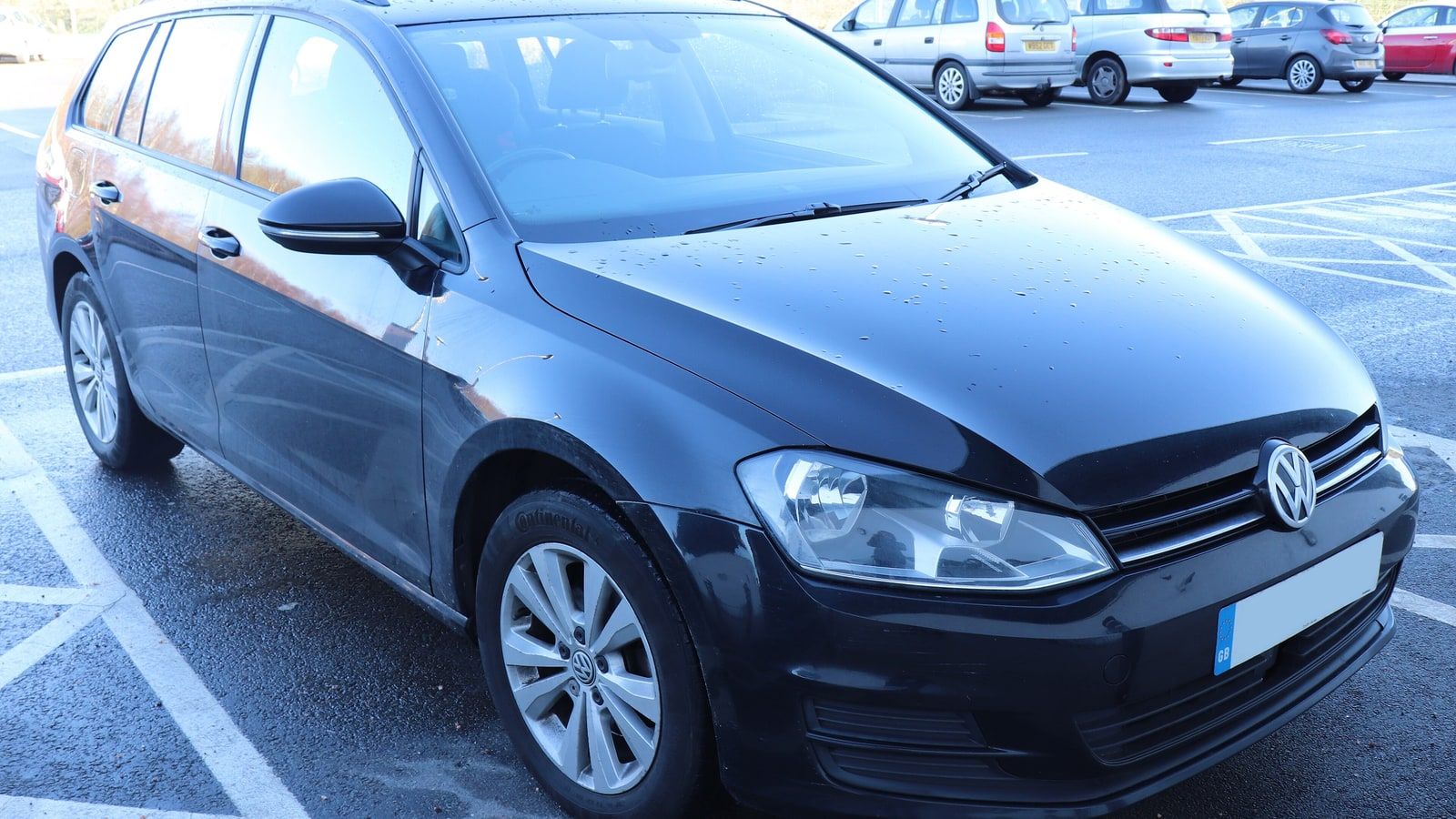 2013 Volkswagen Golf — exterior view
