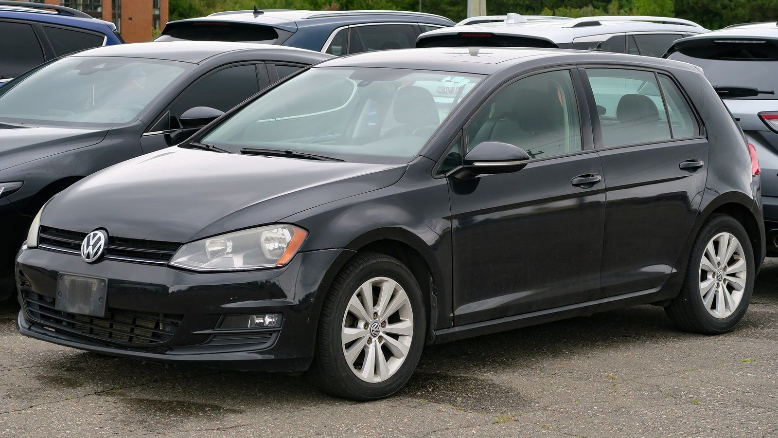 2015 Volkswagen Golf — exterior view