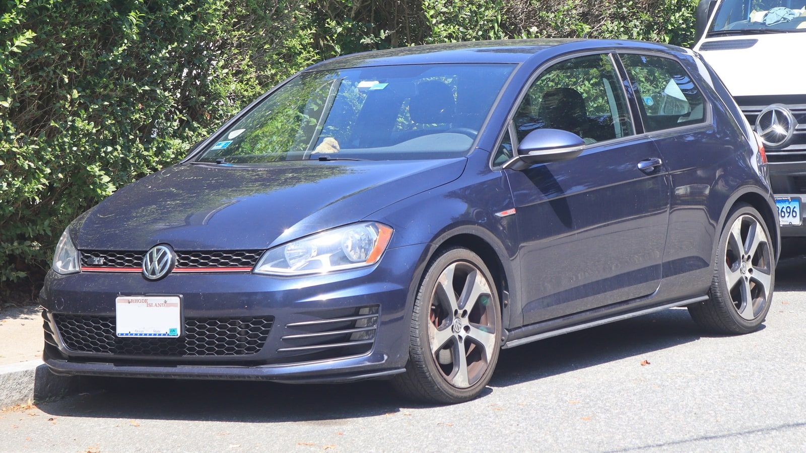 2016 Volkswagen Golf — exterior view