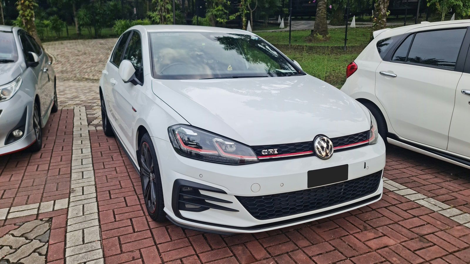 2018 Volkswagen Golf — exterior view