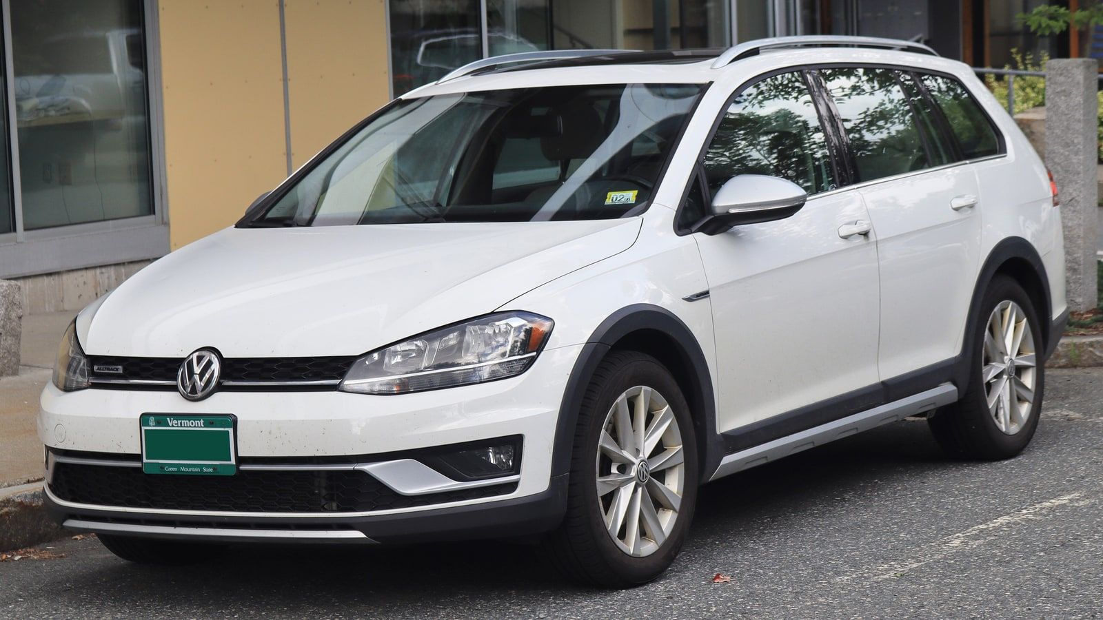2019 Volkswagen Golf — exterior view