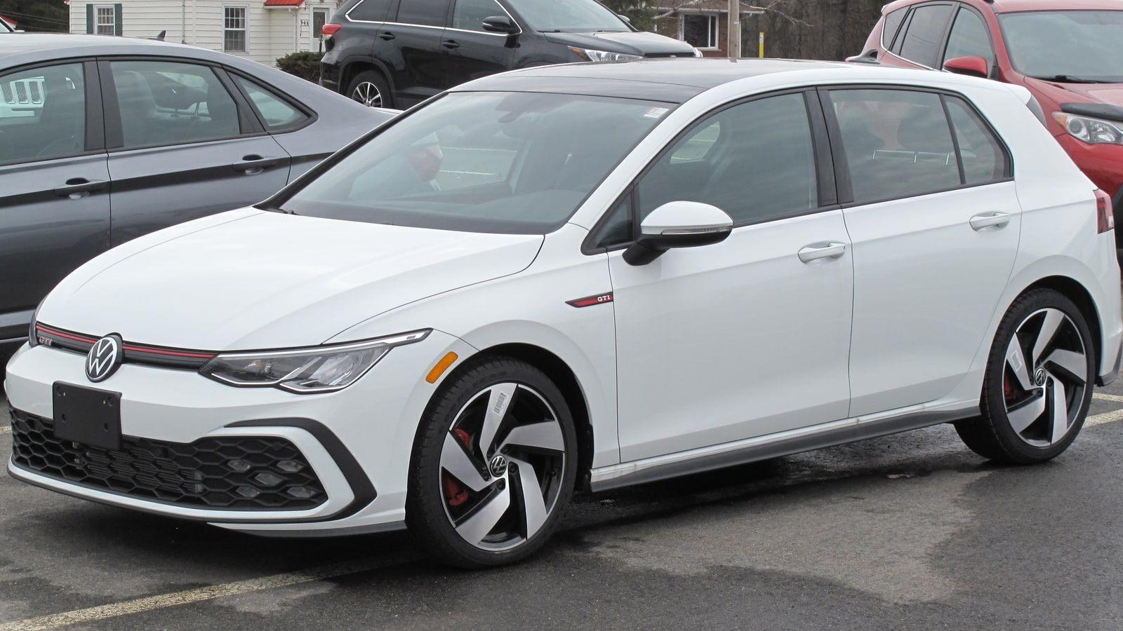 2022 Volkswagen Golf — exterior view