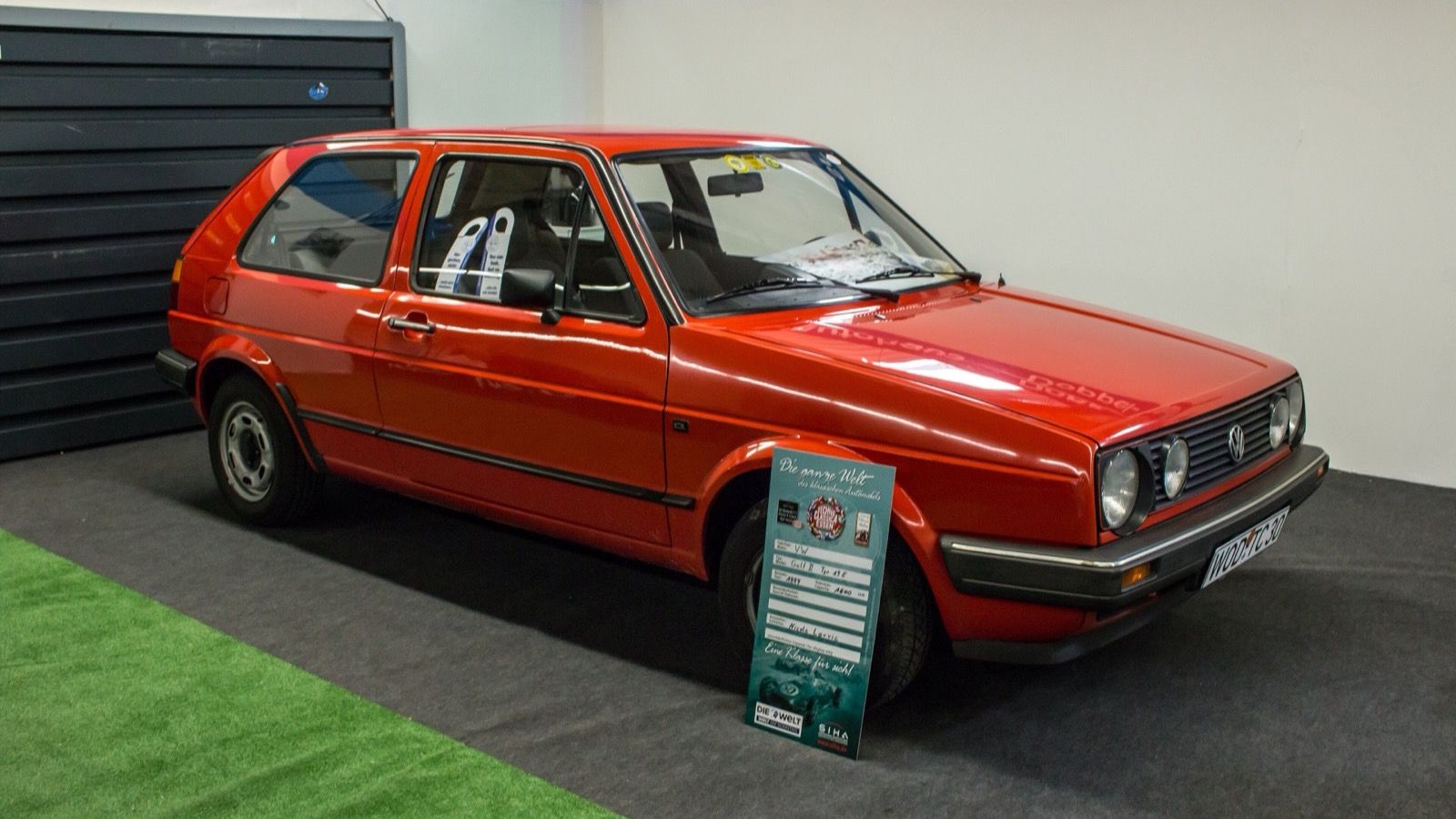 Second-generation Volkswagen Golf (Mk2), red — front three-quarter view
